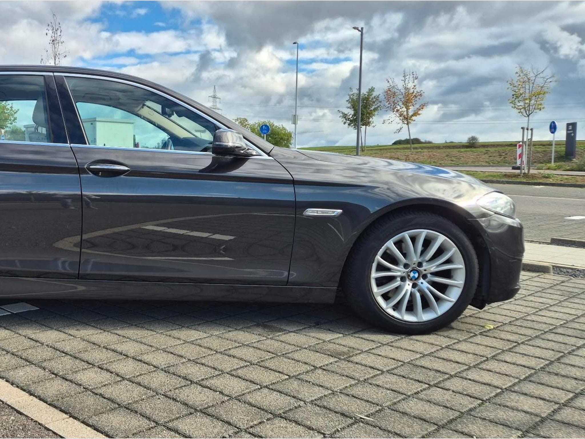 BMW 518 518d Aut. Luxury Line (2014) - Photo 2