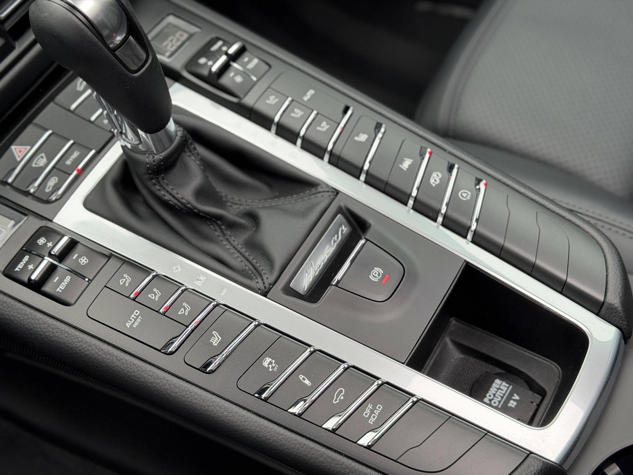 Porsche Macan GTS PHASE 2 / 2.9 V6 380ch / 1ère main / suivi complet Porsc (2020) - Photo 28