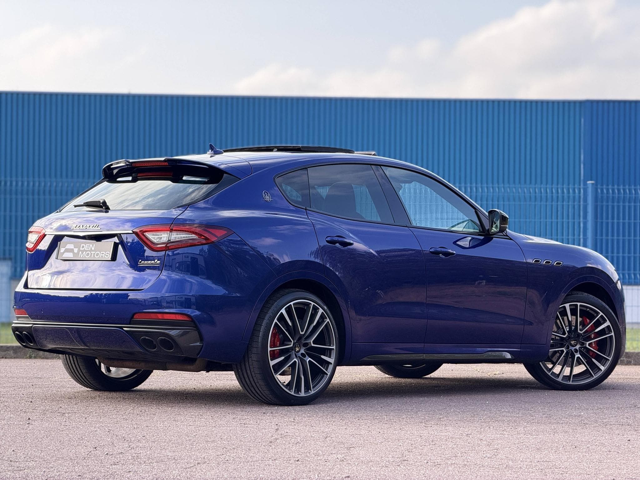 Maserati Levante Trofeo 3.8 V8 580ch / suivi complet réseau / config exceptio (2020) - Photo 3