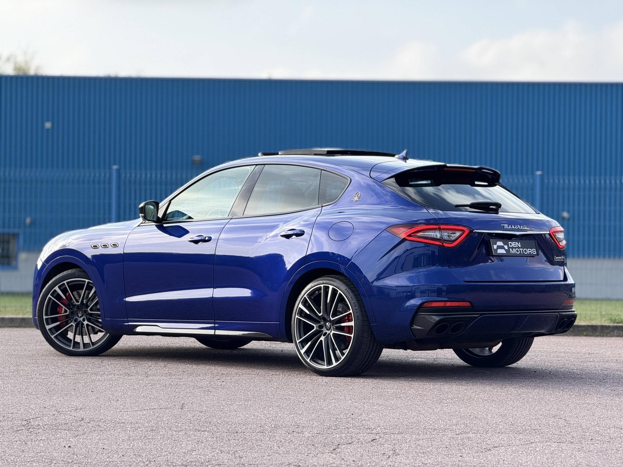 Maserati Levante Trofeo 3.8 V8 580ch / suivi complet réseau / config exceptio (2020) - Photo 4