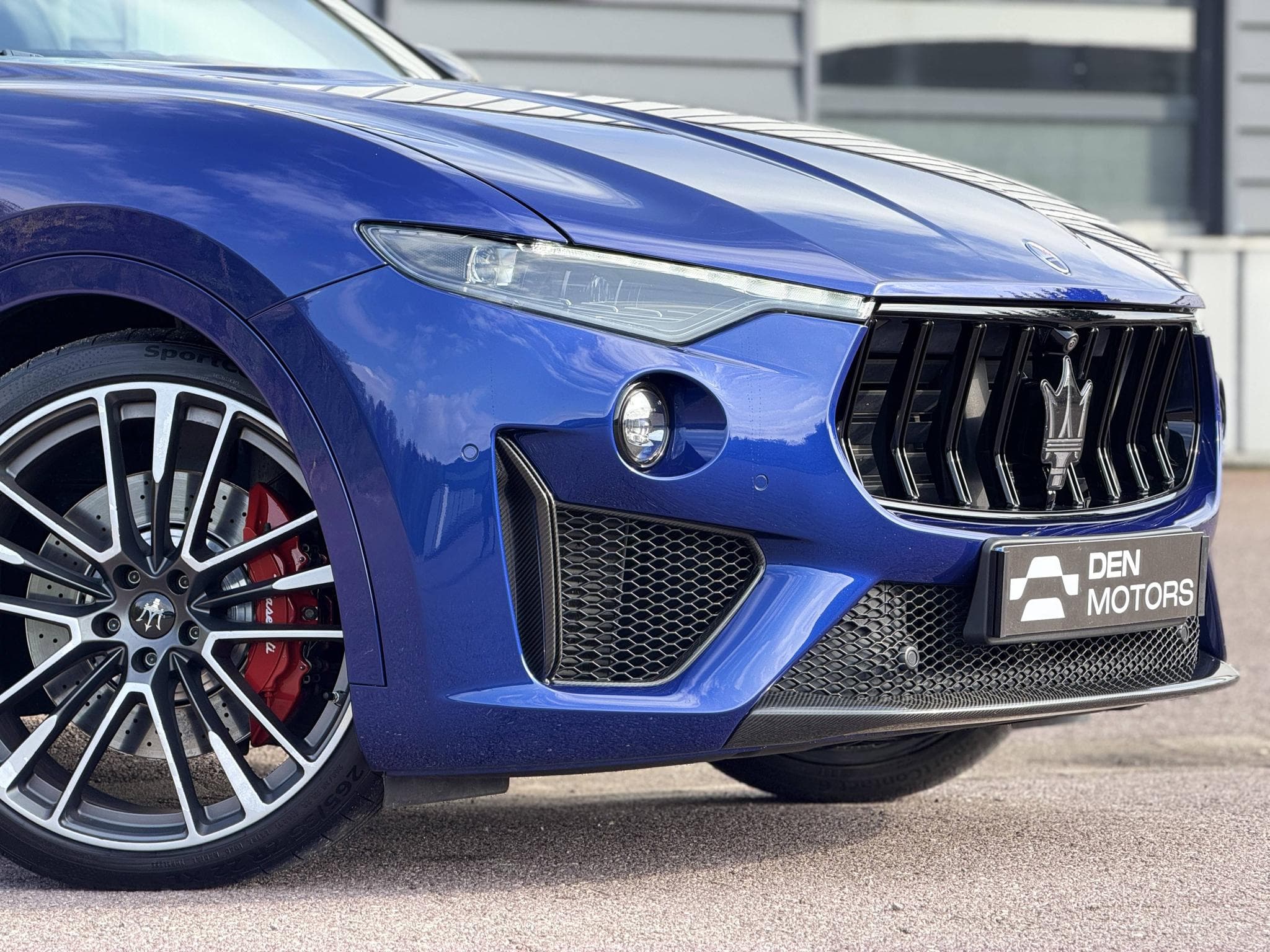 Maserati Levante Trofeo 3.8 V8 580ch / suivi complet réseau / config exceptio (2020) - Photo 6