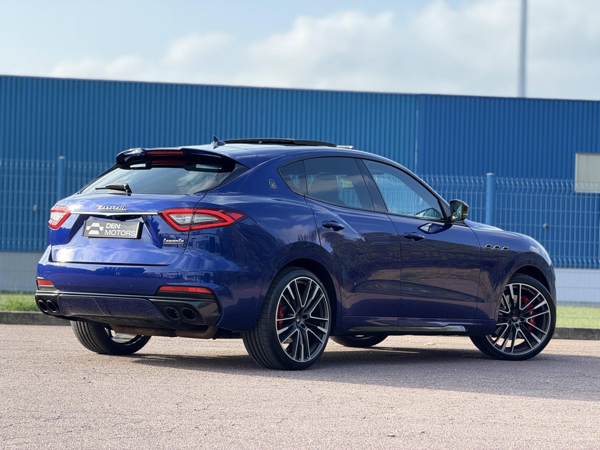 Maserati Levante Trofeo 3.8 V8 580ch / suivi complet réseau / config exceptio (2020) - Photo 14