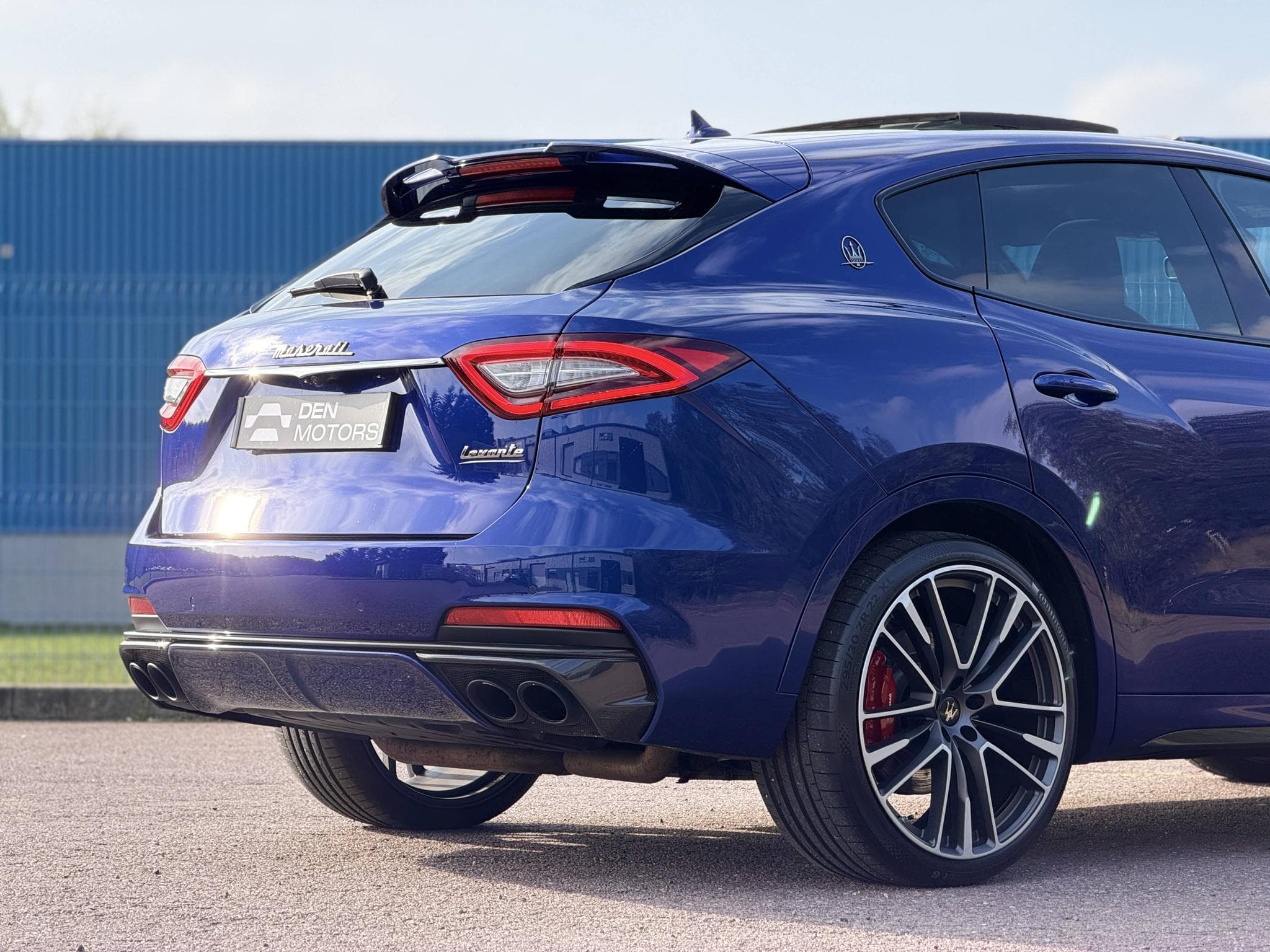 Maserati Levante Trofeo 3.8 V8 580ch / suivi complet réseau / config exceptio (2020) - Photo 17