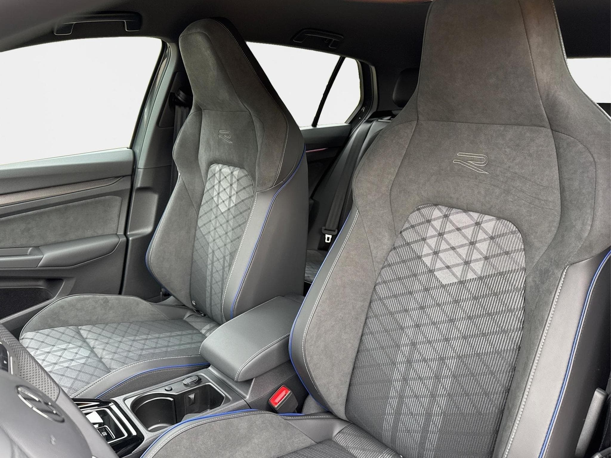 VW Golf R-Line Limited (2026) - Foto 15