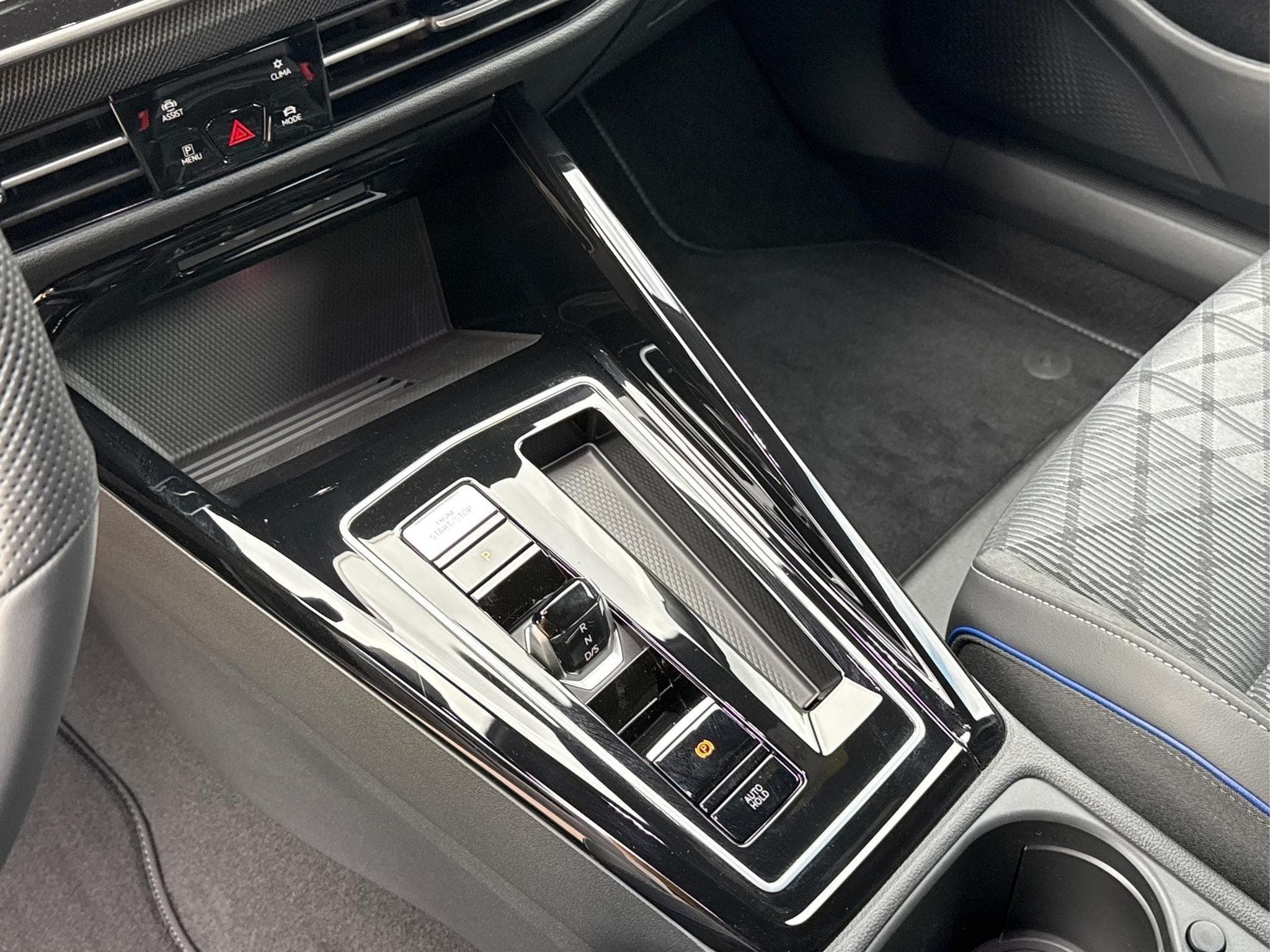 VW Golf R-Line Limited (2026) - Foto 14