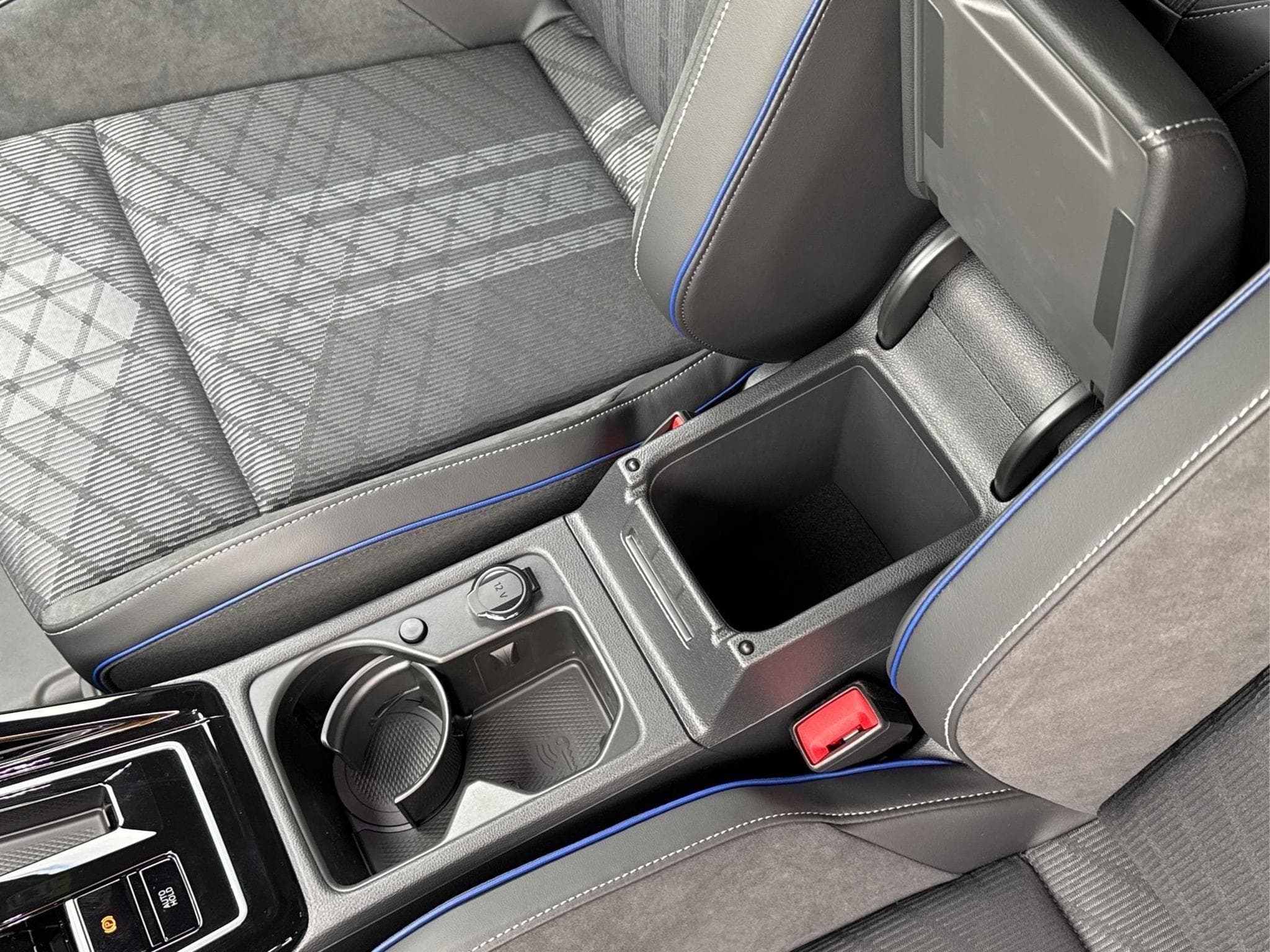 VW Golf R-Line Limited (2026) - Foto 13