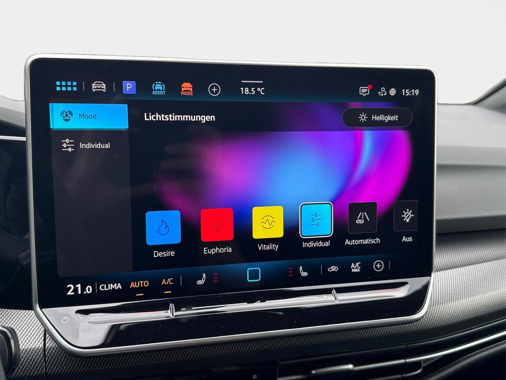 VW Golf R-Line Limited (2026) - Foto 24