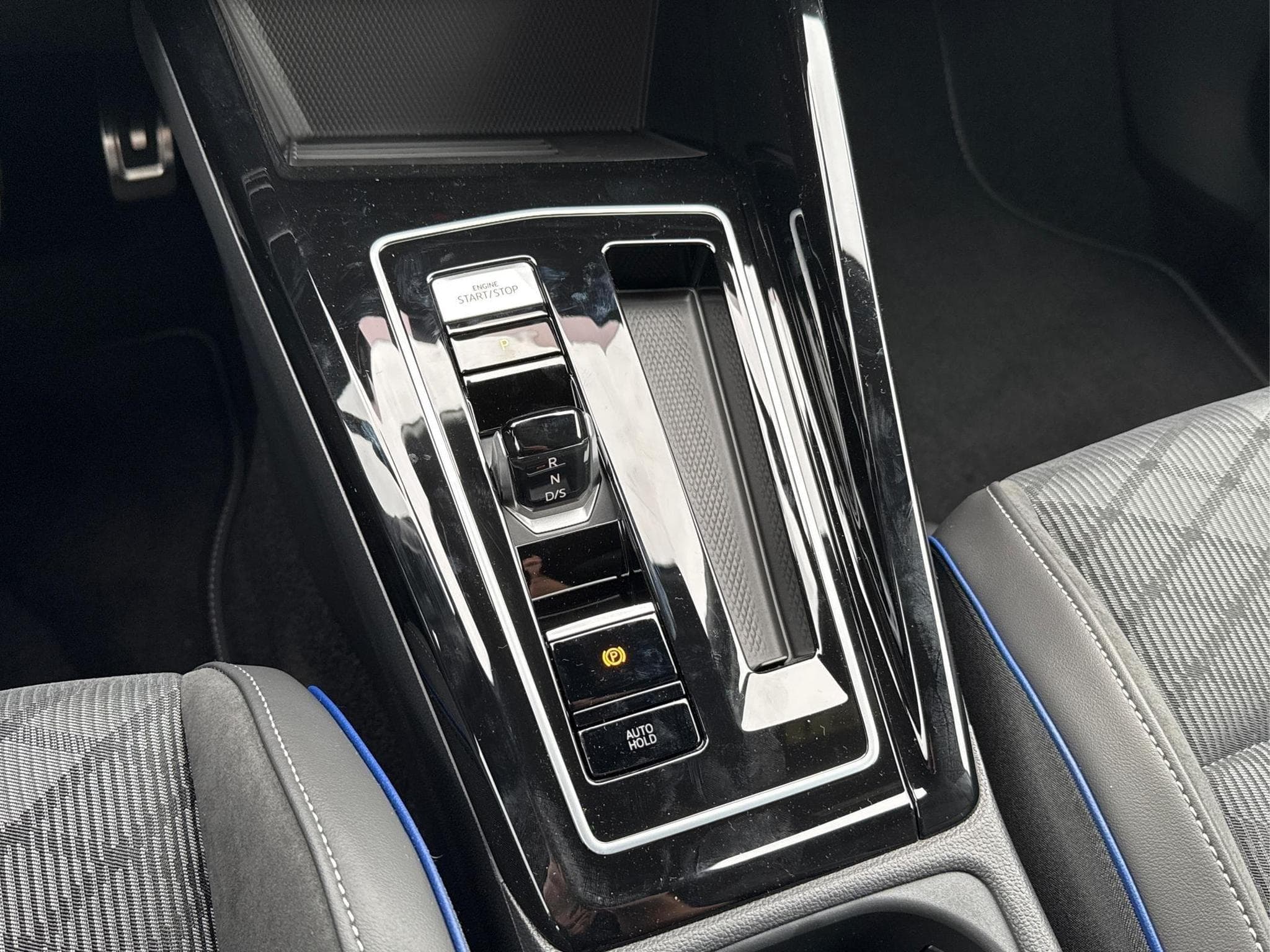 VW Golf R-Line Limited (2026) - Foto 24
