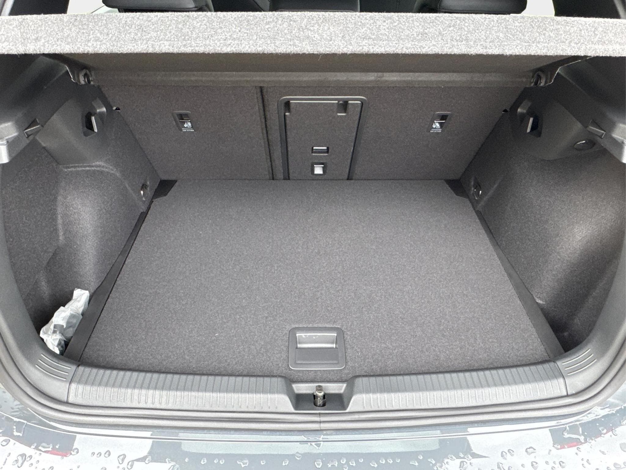 VW Golf R-Line Limited (2026) - Photo 6