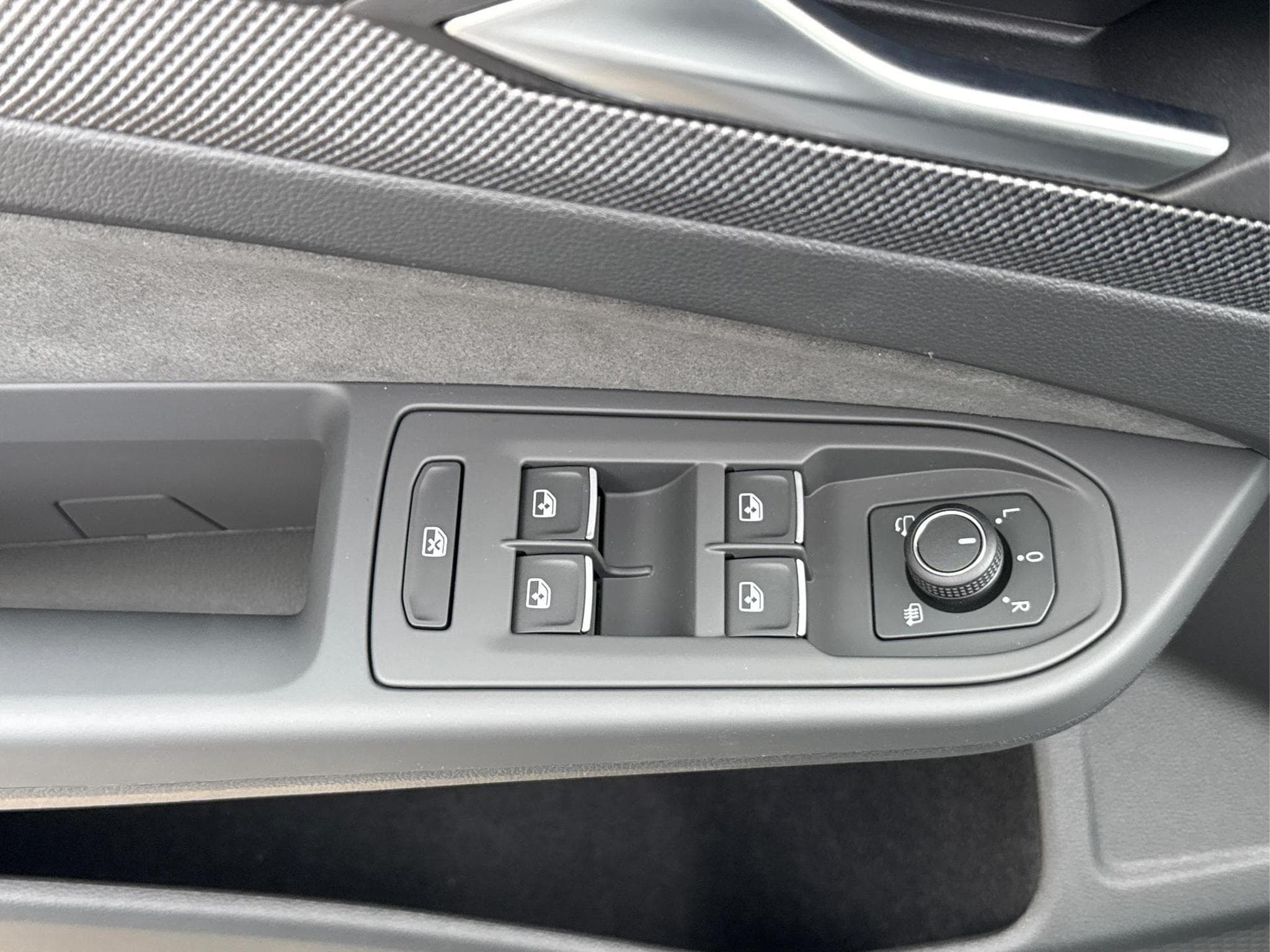 VW Golf R-Line Limited (2026) - Photo 12