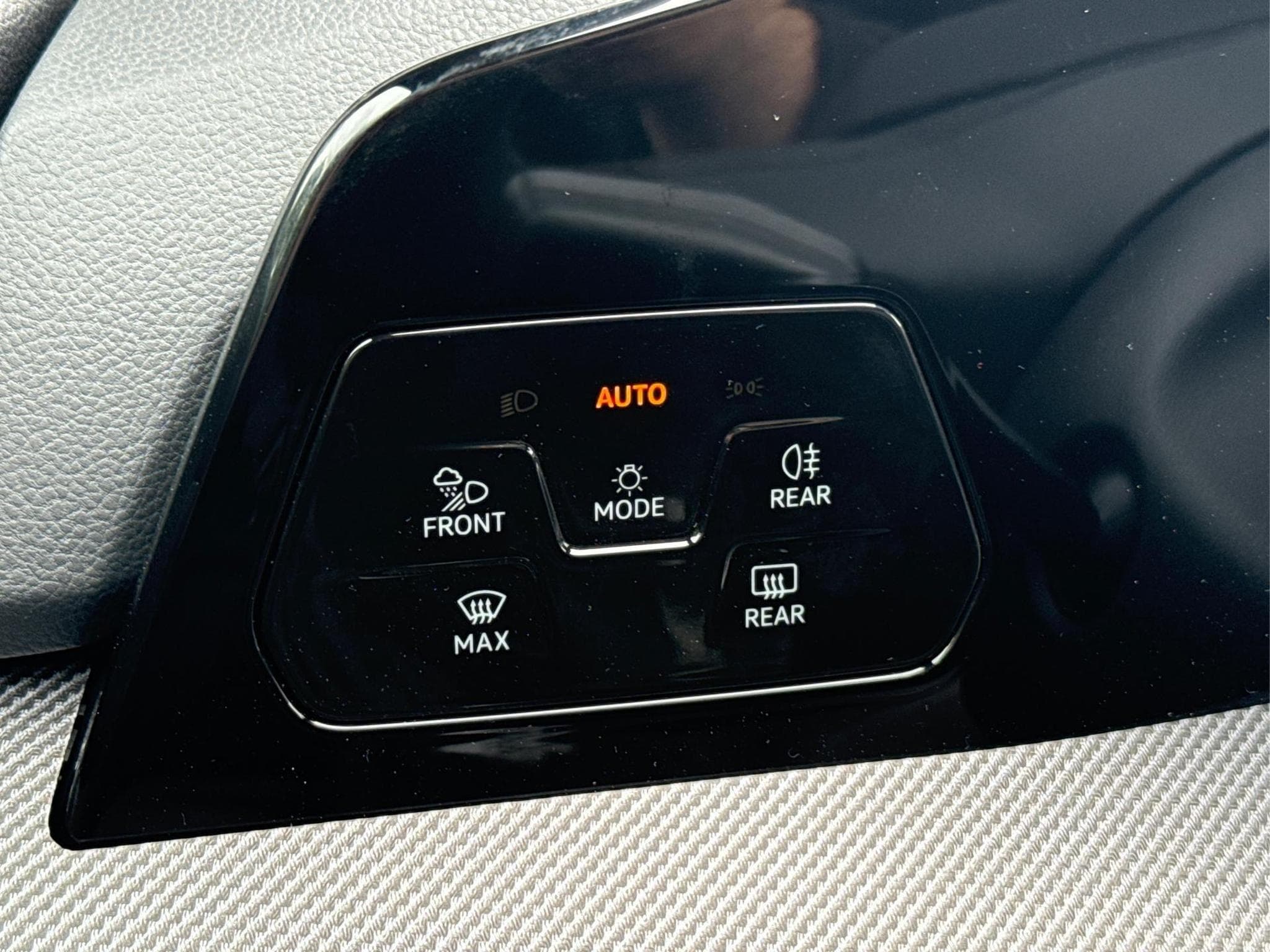 VW Golf R-Line Limited (2026) - Photo 12