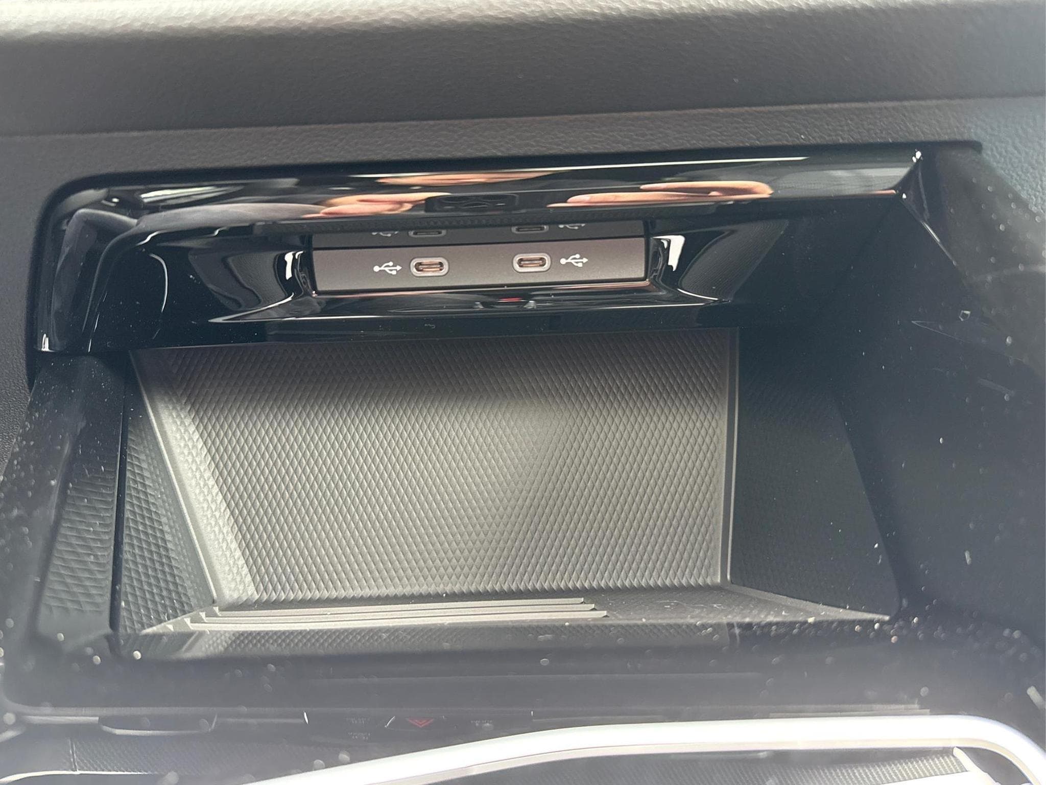 VW Golf R-Line Limited (2026) - Photo 16