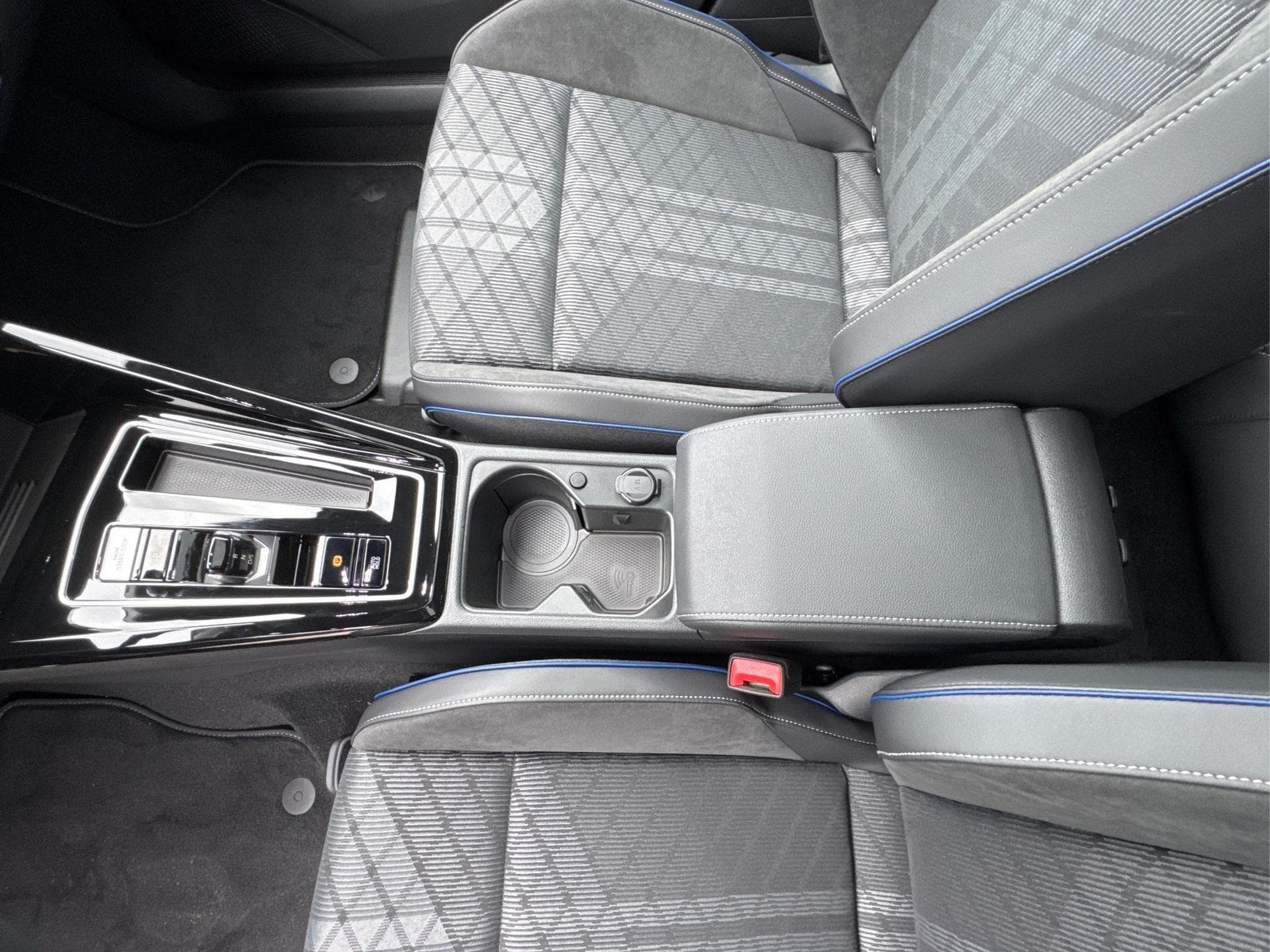 VW Golf R-Line Limited (2026) - Photo 20