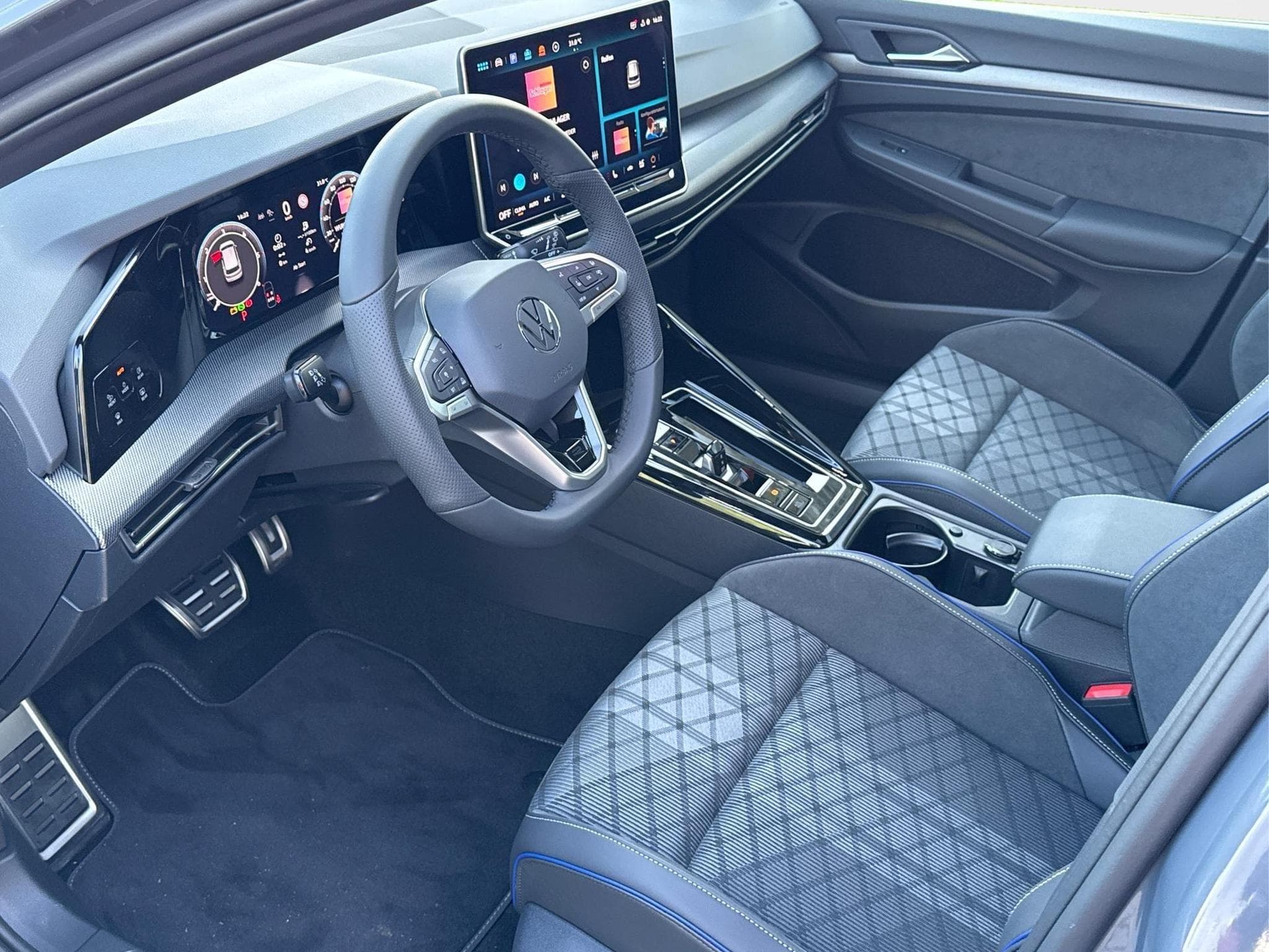 VW Golf R-Line Limited (2026) - Foto 9
