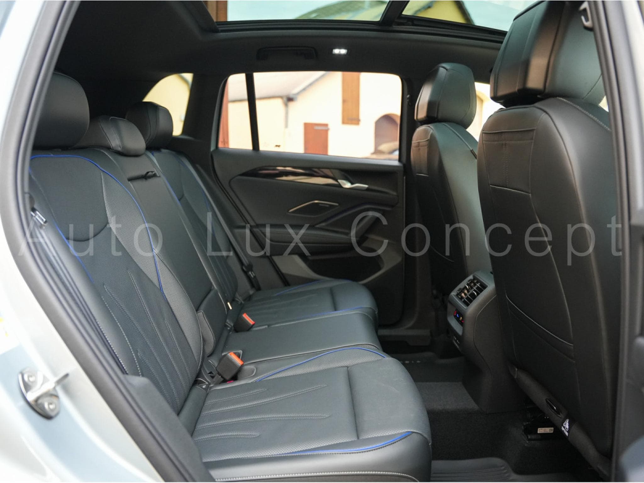VW Tiguan R-Line 2.0 TDI 4MOTION 193 ch DSG 7 (2025) - Photo 9