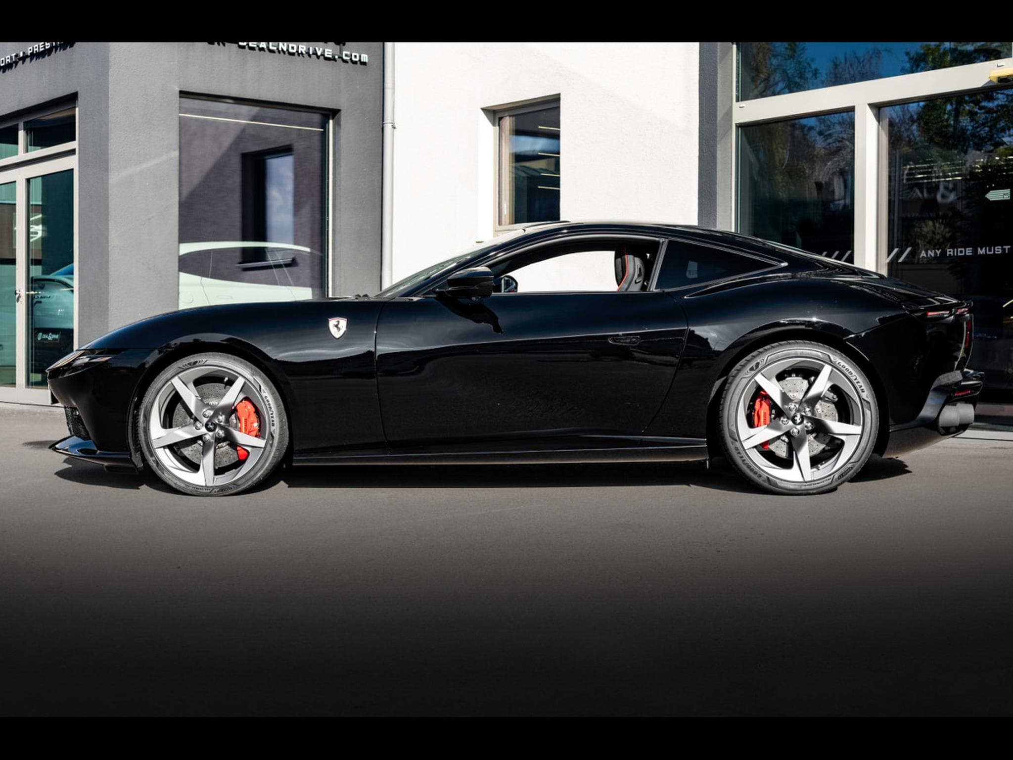 Ferrari Amalfi 3.9 V8 (640 CH) - NERO (2026) - Foto 2