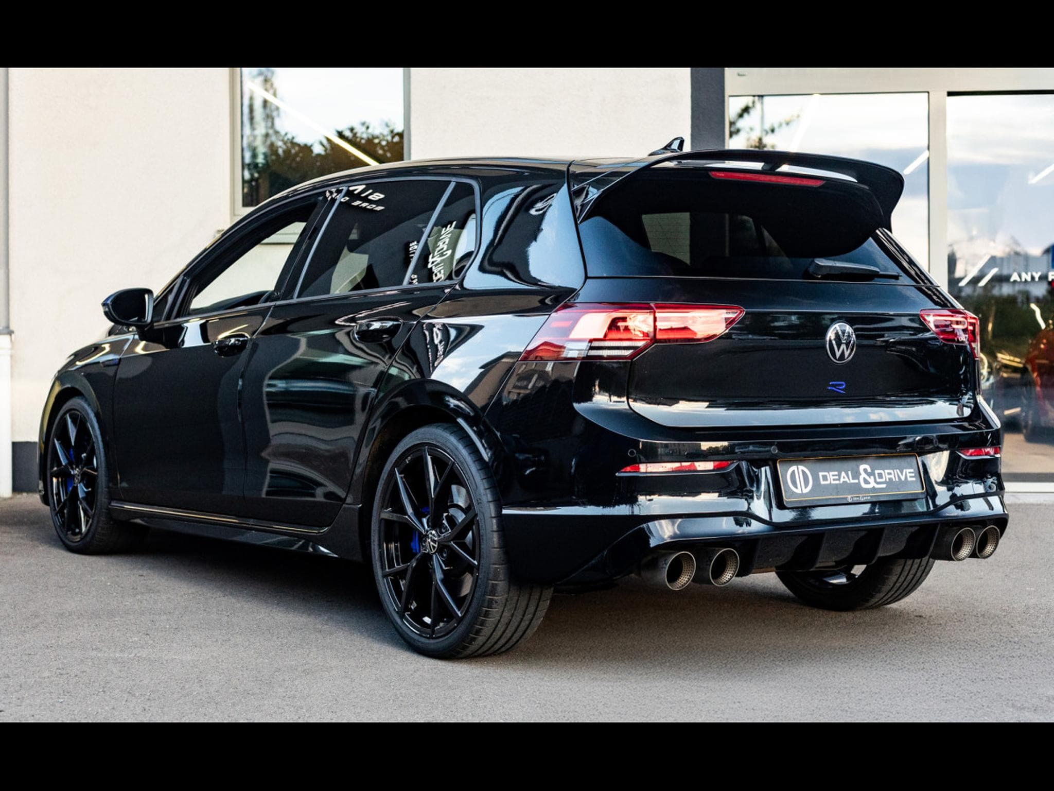 VW Golf R 2.0 TSI DSG7 4MOTION 20 YEARS - PACK R-PERFORMANCE - AKRAP (2024) - Foto 3