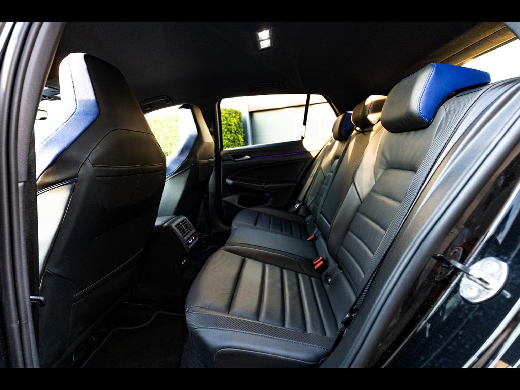 VW Golf R 2.0 TSI DSG7 4MOTION 20 YEARS - PACK R-PERFORMANCE - AKRAP (2024) - Foto 16