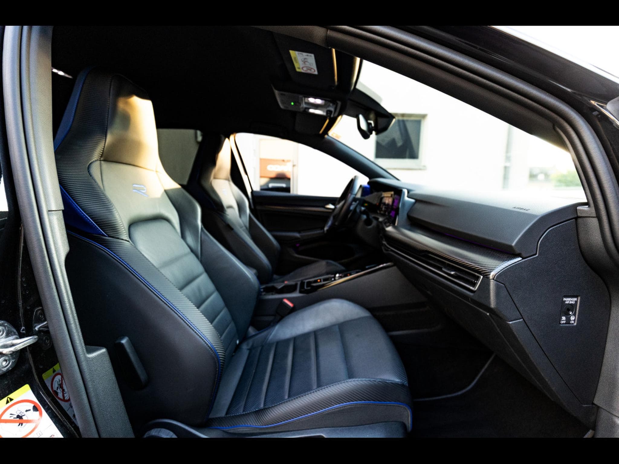 VW Golf R 2.0 TSI DSG7 4MOTION 20 YEARS - PACK R-PERFORMANCE - AKRAP (2024) - Foto 18
