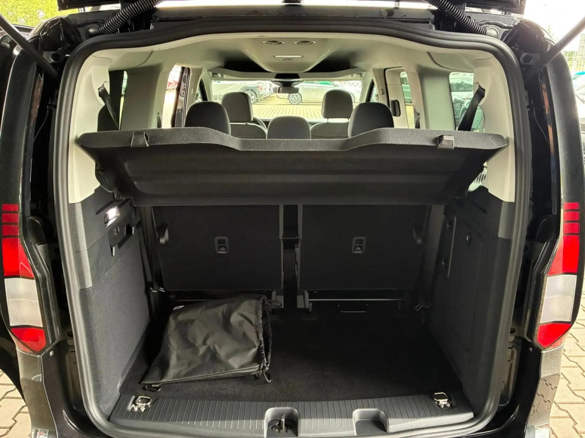 VW Caddy 1.5 PHeV 150 Life (2026) - Photo 10