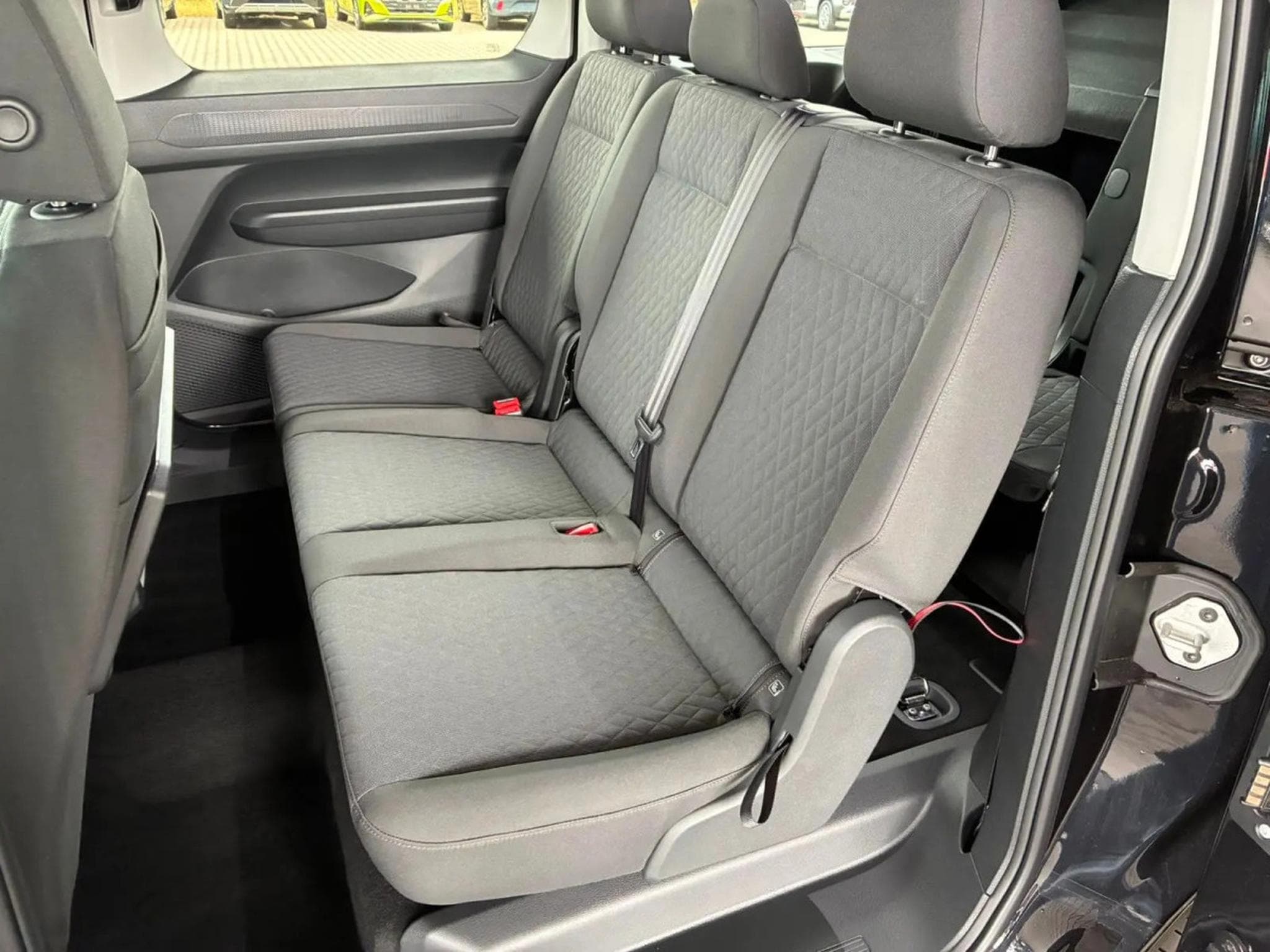 VW Caddy 1.5 PHeV 150 Life (2026) - Photo 8