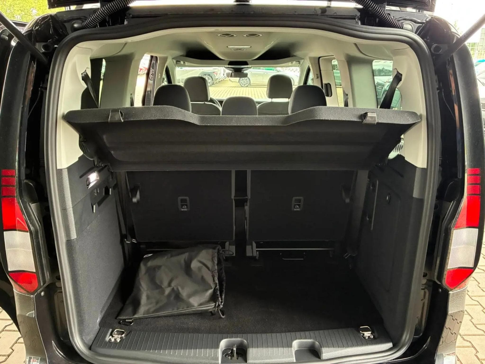 VW Caddy 1.5 PHeV 150 Life (2026) - Photo 10
