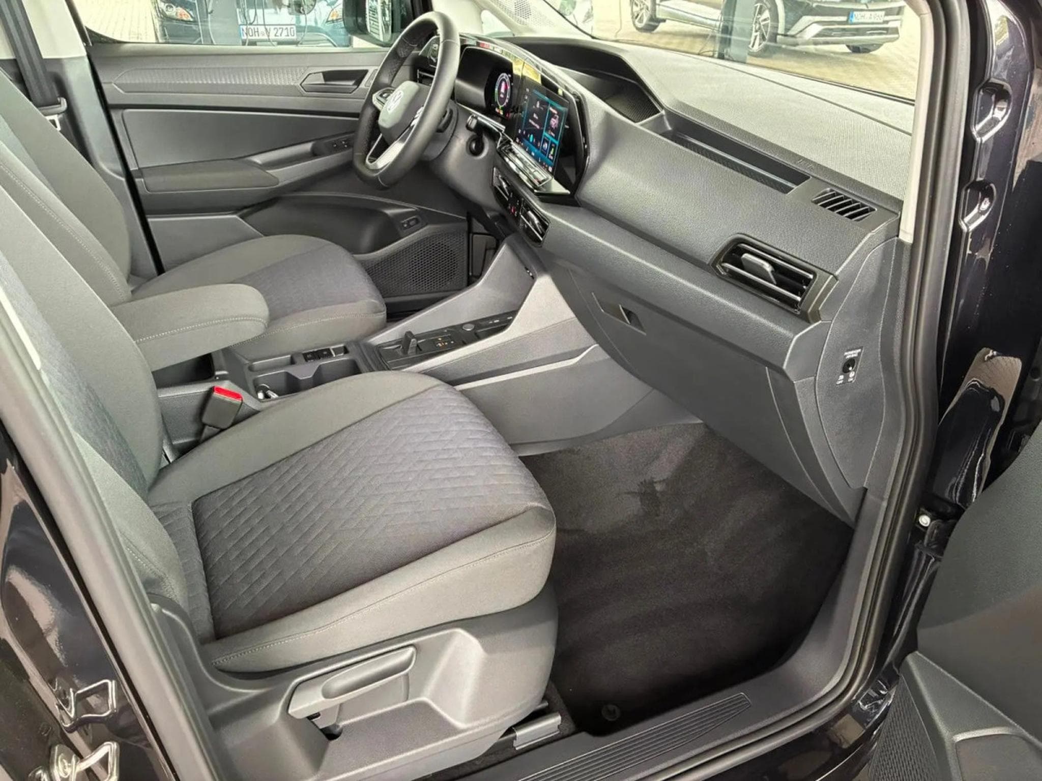 VW Caddy 1.5 PHeV 150 Life (2026) - Photo 11