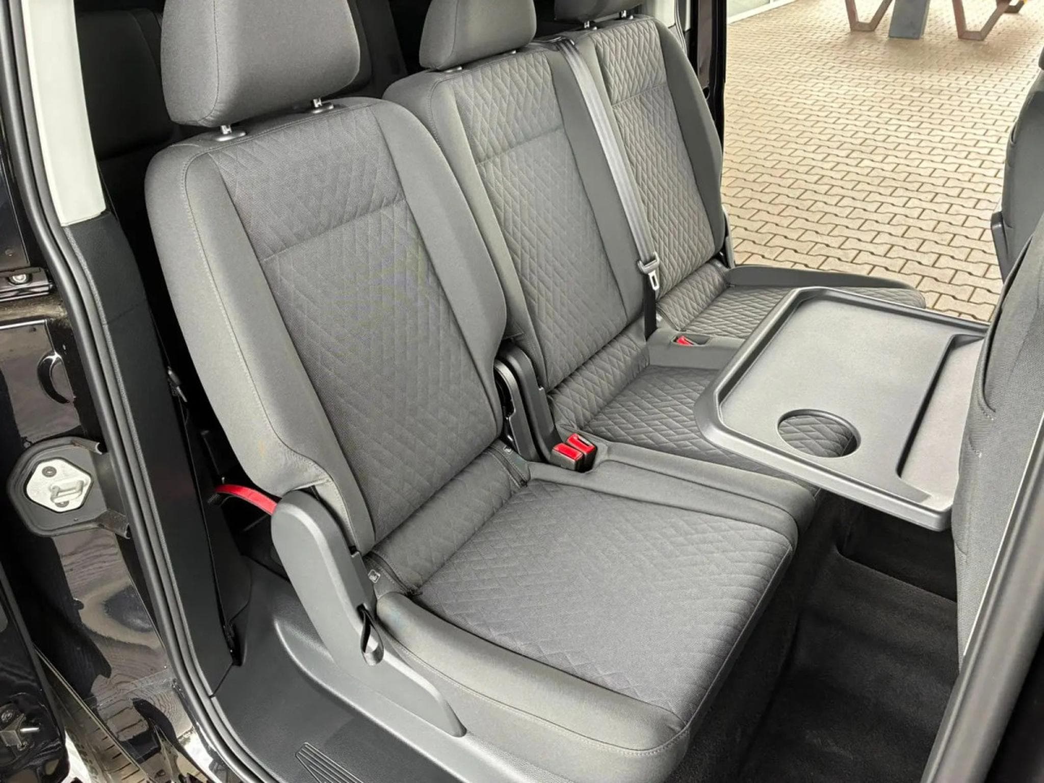 VW Caddy 1.5 PHeV 150 Life (2026) - Photo 12