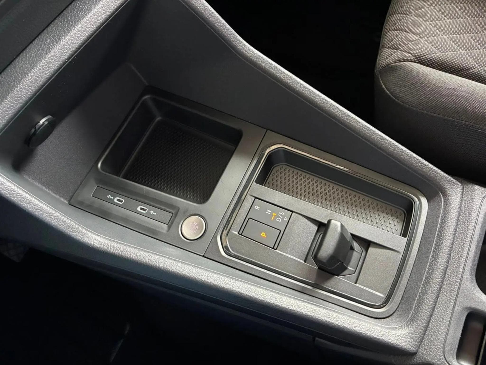 VW Caddy 1.5 PHeV 150 Life (2026) - Photo 23