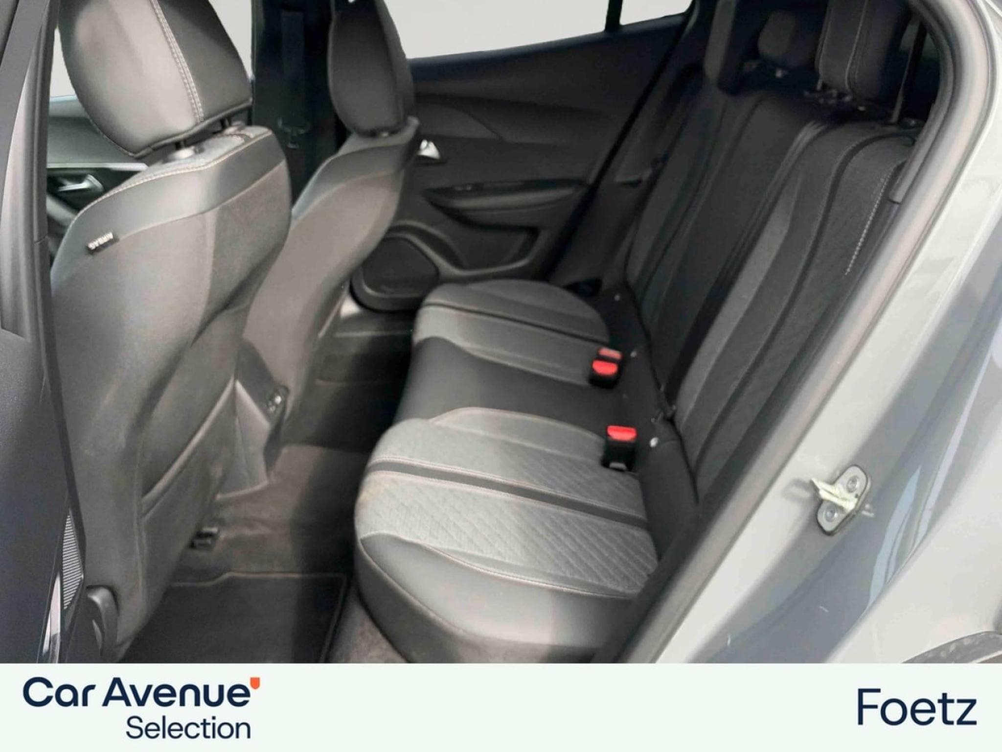 PEUGEOT 2008 1.2 Hybrid 136ch Allure e-DCS6 (2025) - Photo 9
