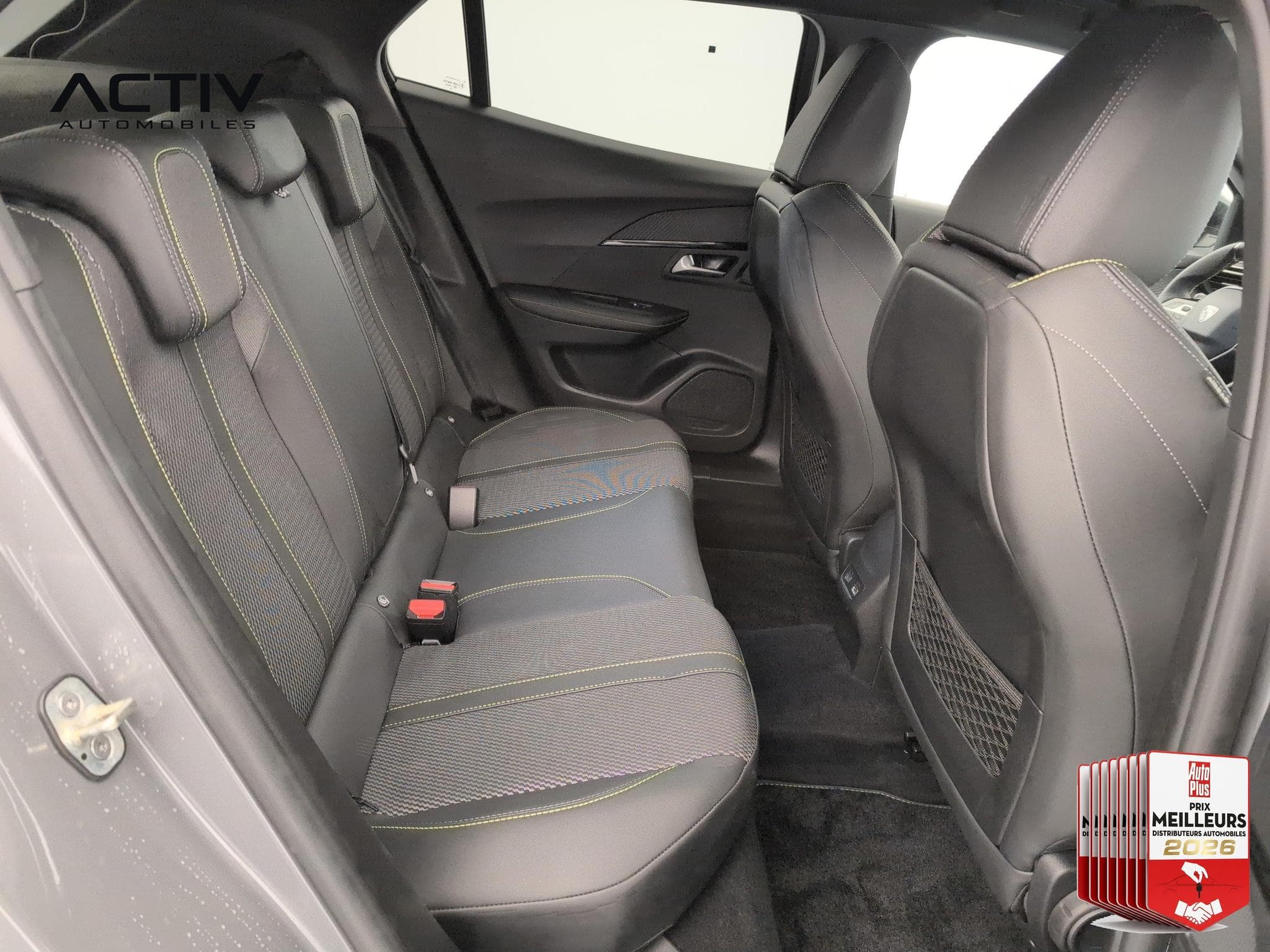 Peugeot 2008 Hybrid 136 e-DCS6 GT (2025) - Photo 12