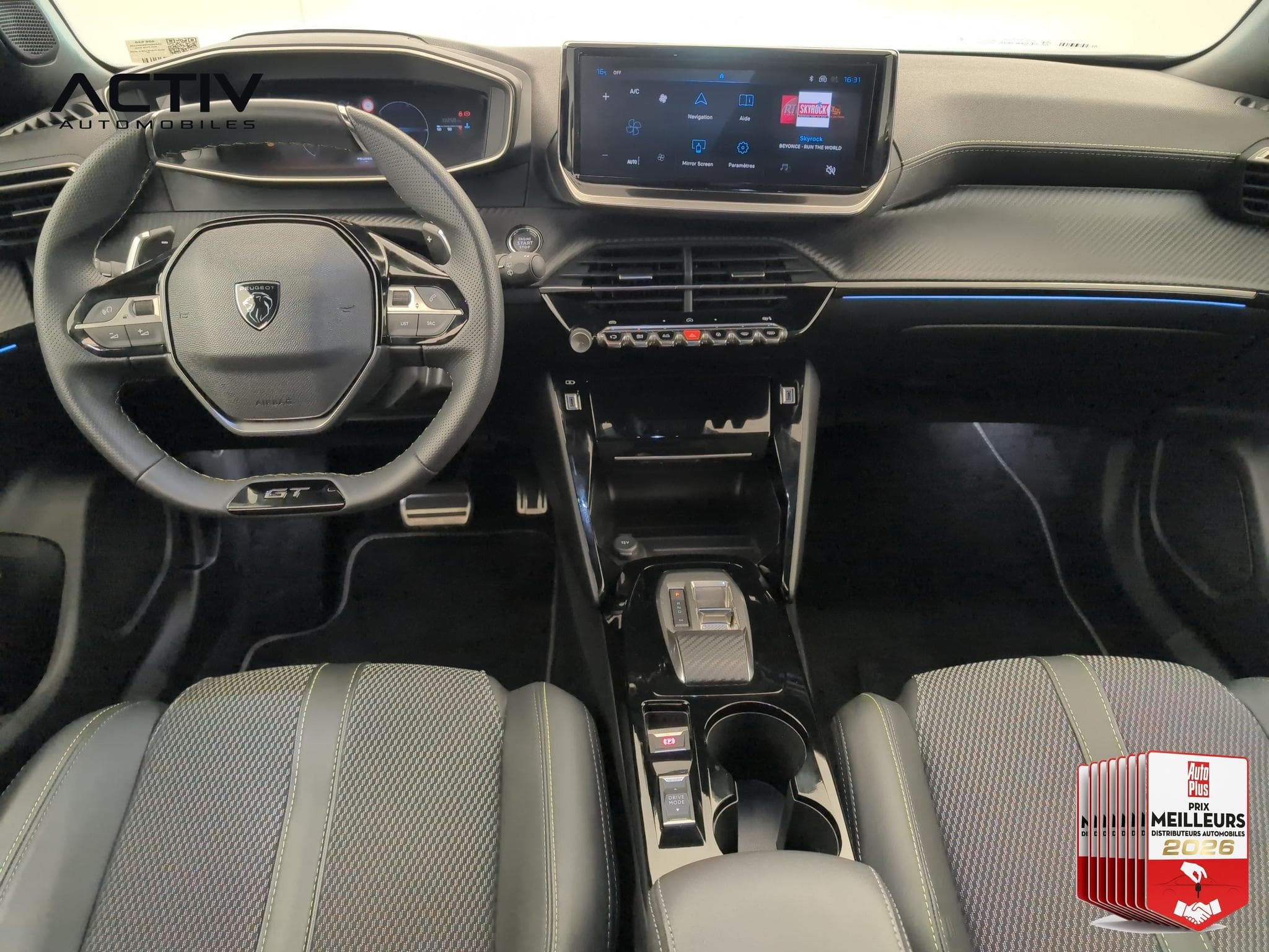 Peugeot 2008 Hybrid 136 e-DCS6 GT (2025) - Photo 15