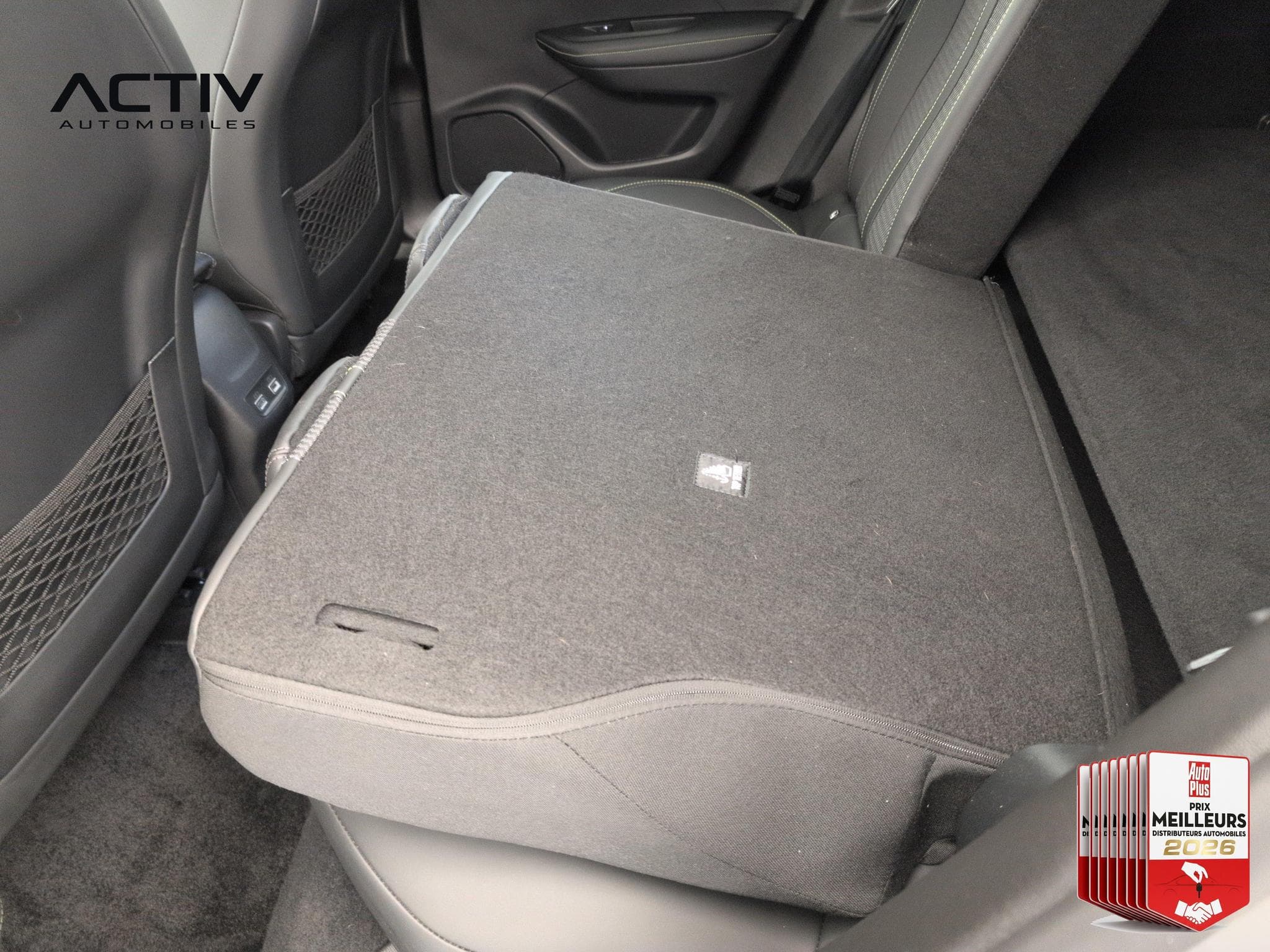 Peugeot 2008 Hybrid 136 e-DCS6 GT (2025) - Photo 14