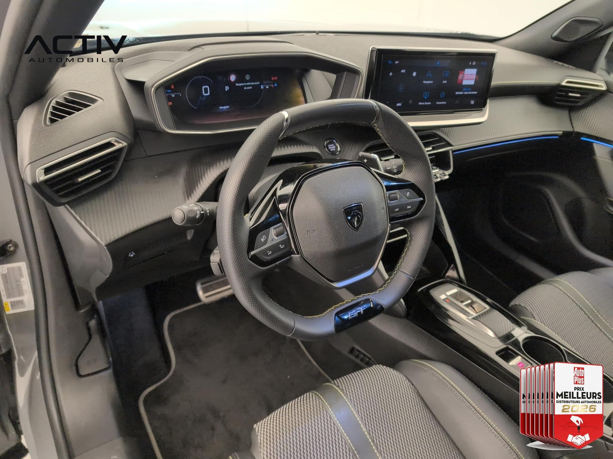 Peugeot 2008 Hybrid 136 e-DCS6 GT (2025) - Photo 17