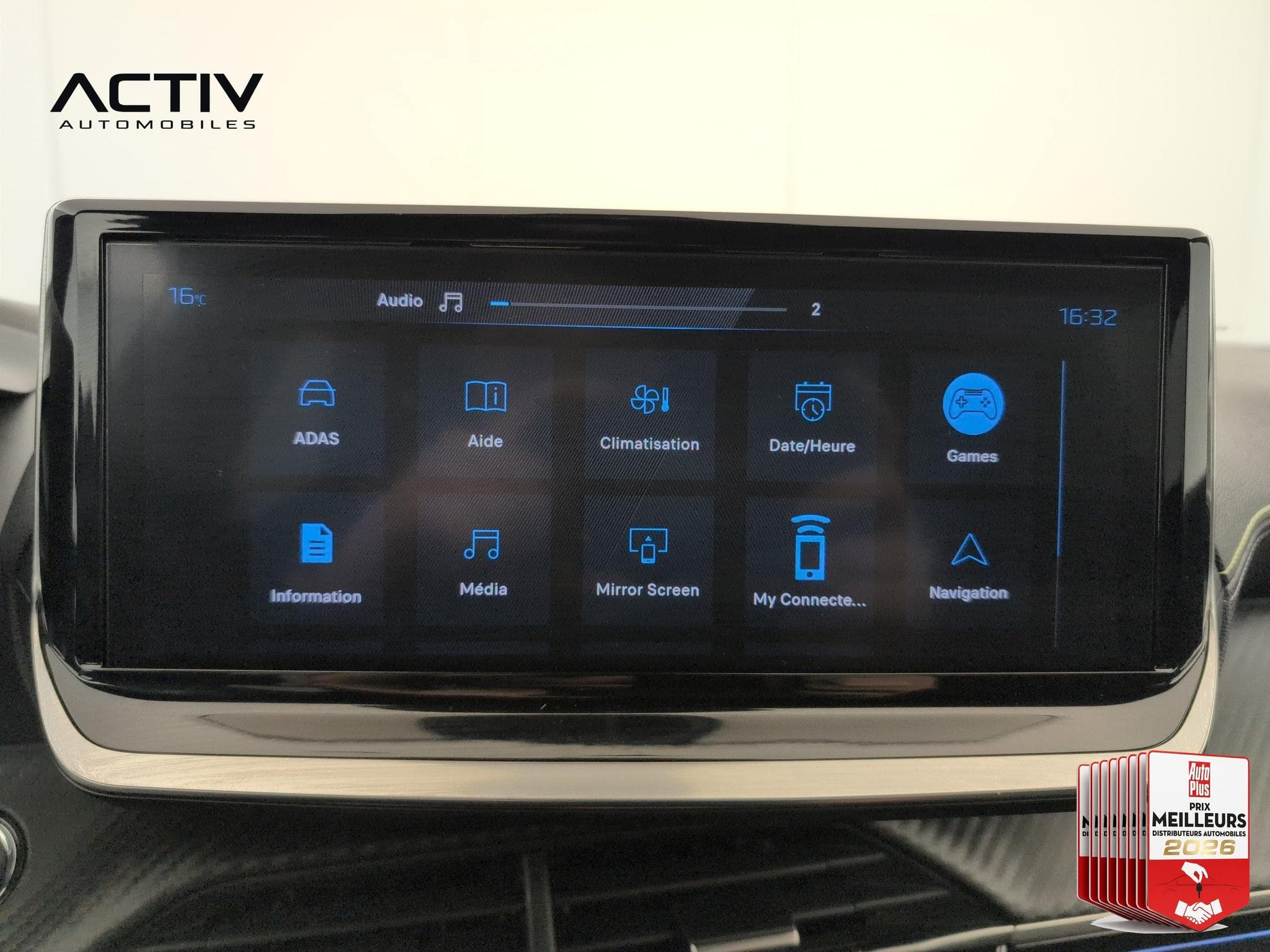 Peugeot 2008 Hybrid 136 e-DCS6 GT (2025) - Photo 22