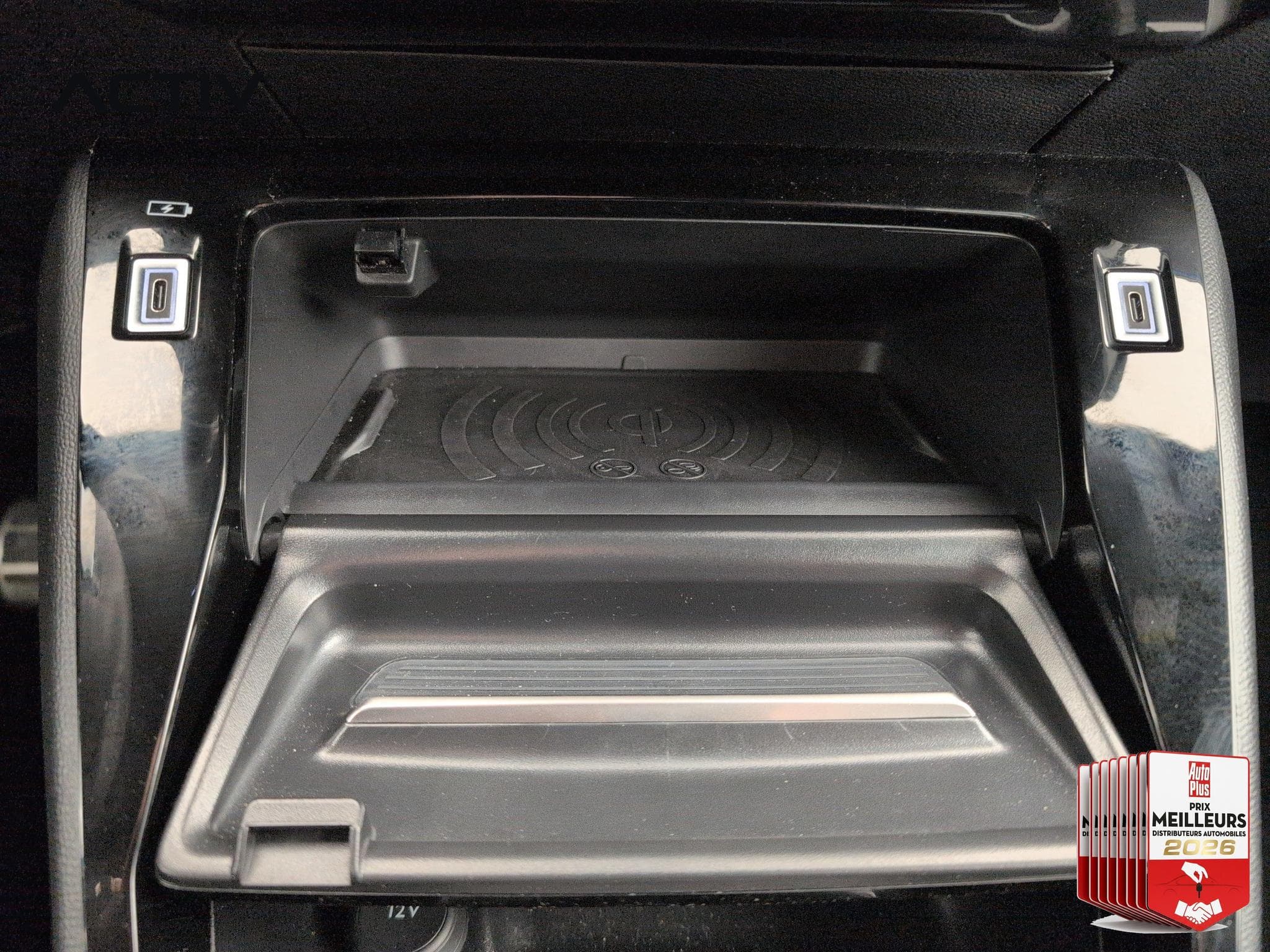 Peugeot 2008 Hybrid 136 e-DCS6 GT (2025) - Photo 23