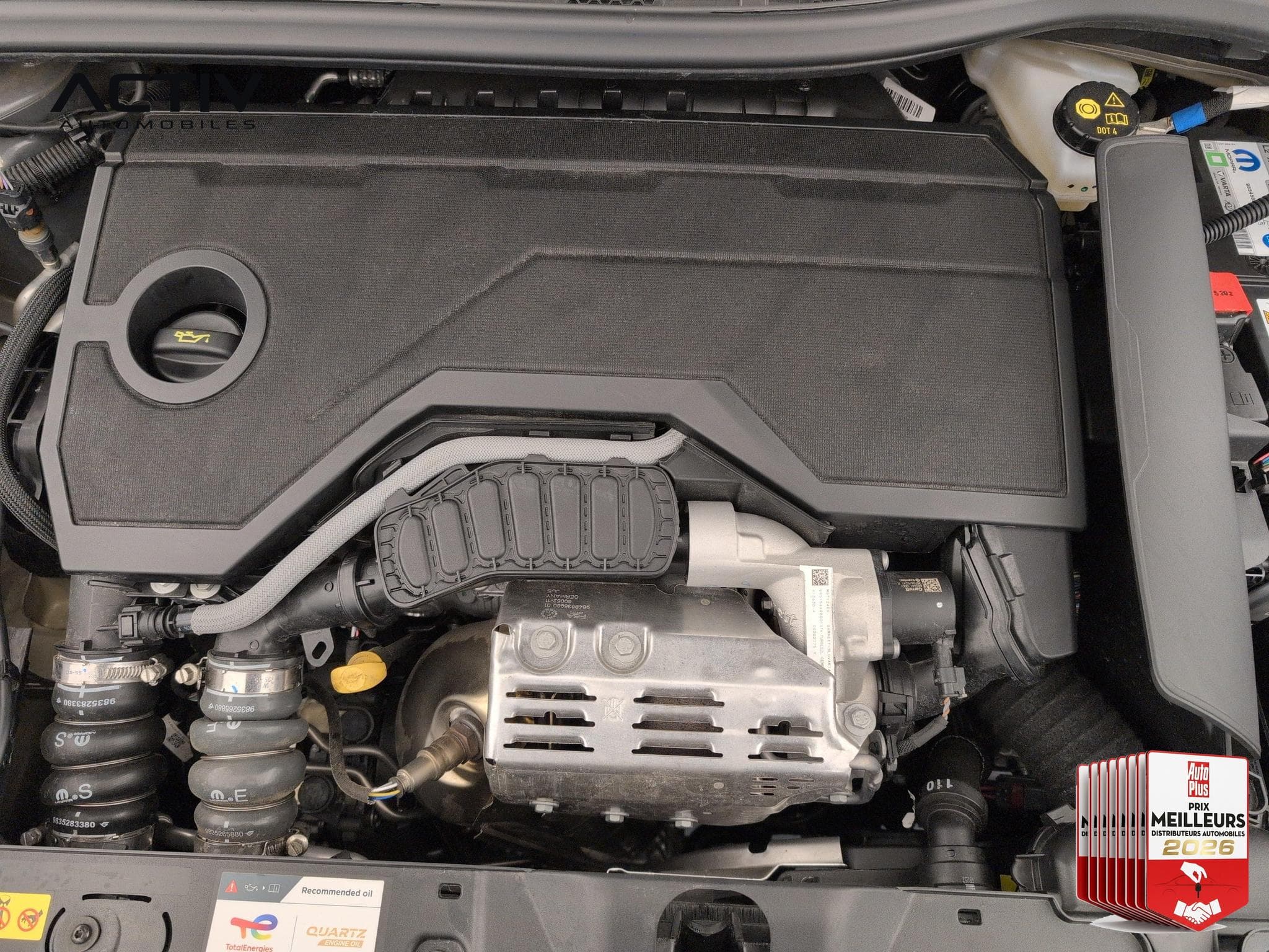 Peugeot 2008 Hybrid 136 e-DCS6 GT (2025) - Photo 25
