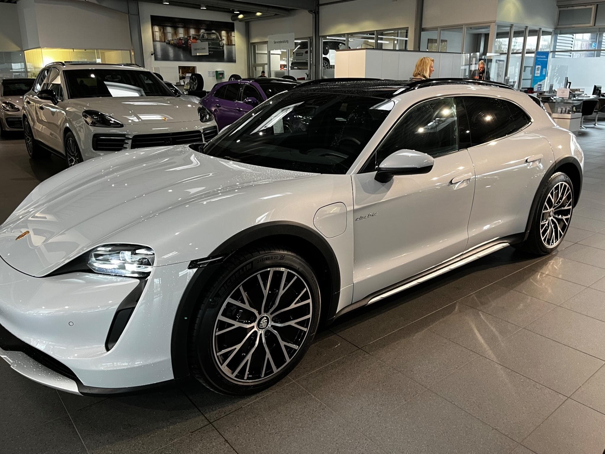 Porsche Taycan 4 Cross Turismo (2021) - Photo 5