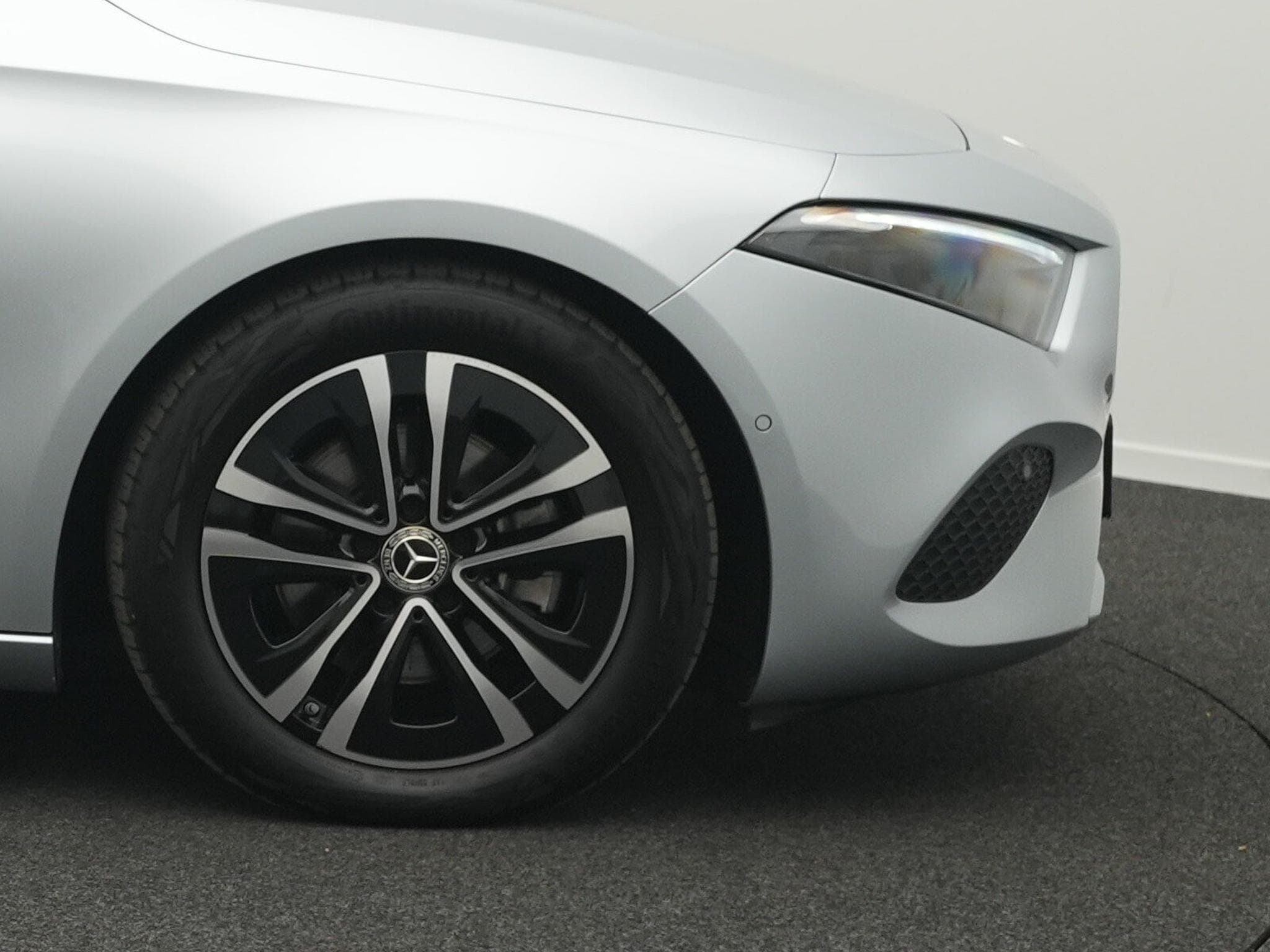 Mercedes A 180 d Progressive LED+Kamera+MBUX+ (2025) - Photo 8