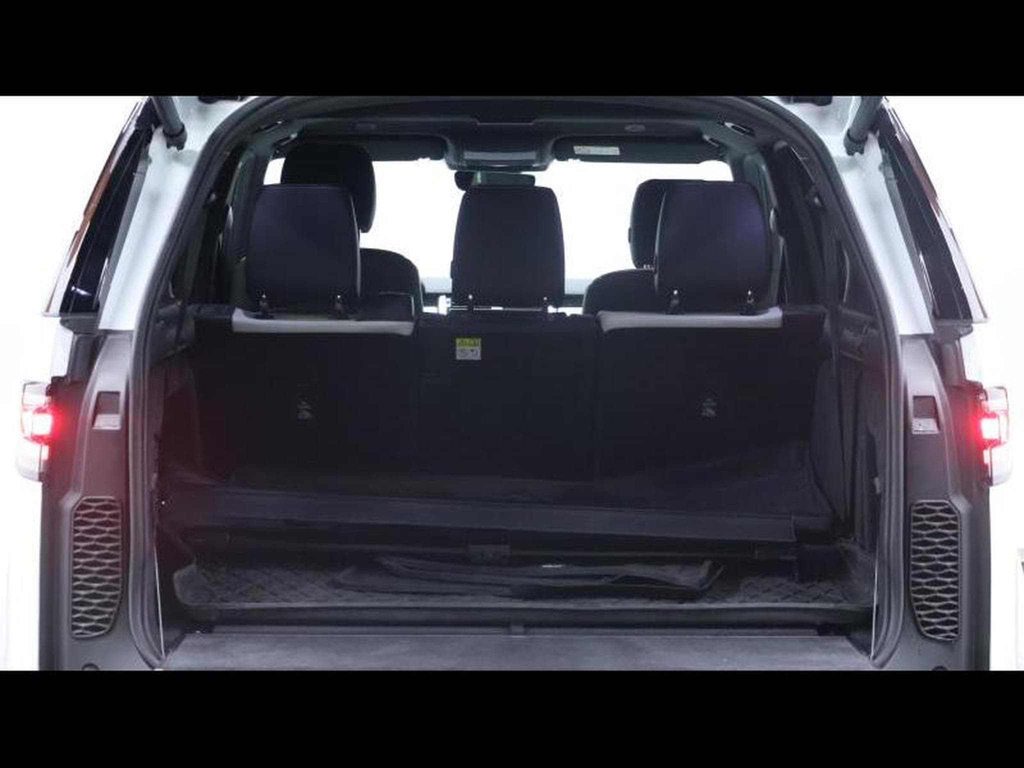Land-Rover Discovery D250 S AWD Auto 7 places (2022) - Photo 8