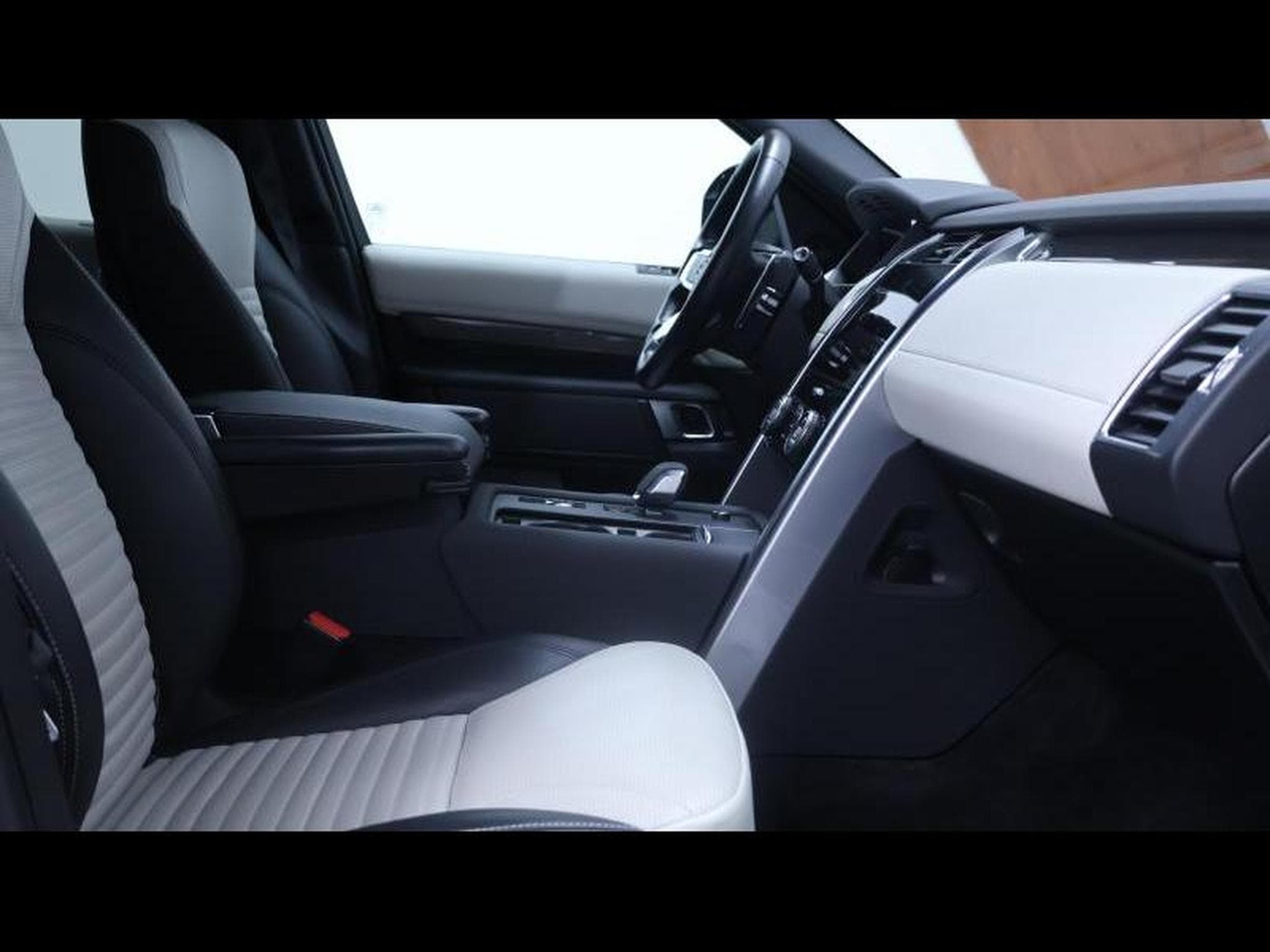 Land-Rover Discovery D250 S AWD Auto 7 places (2022) - Photo 14