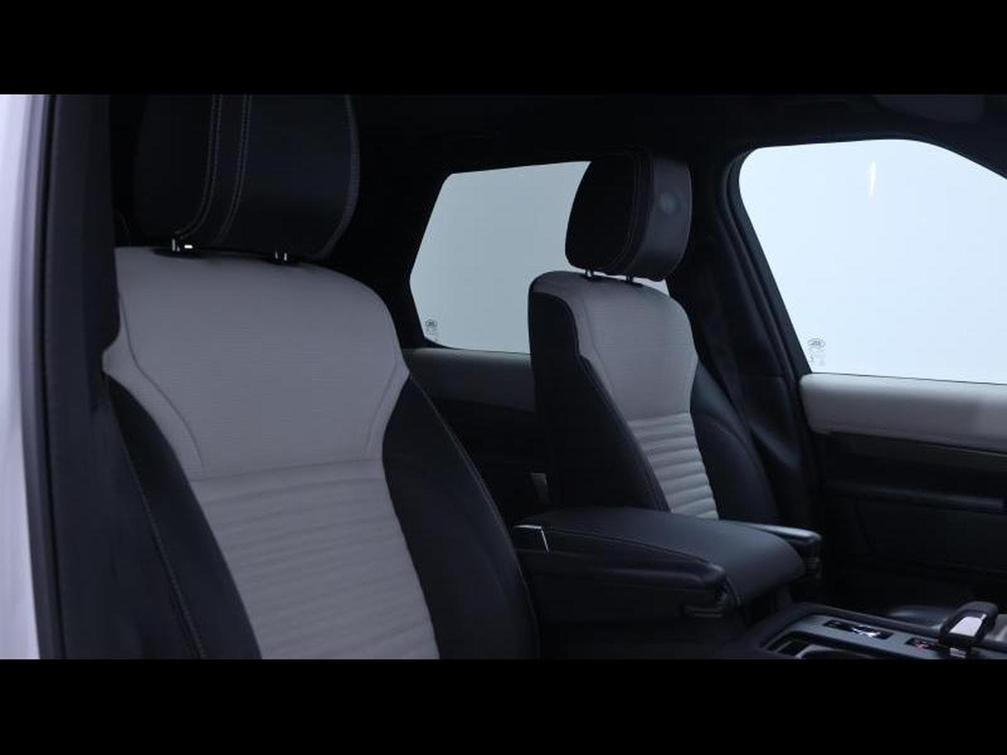 Land-Rover Discovery D250 S AWD Auto 7 places (2022) - Photo 15