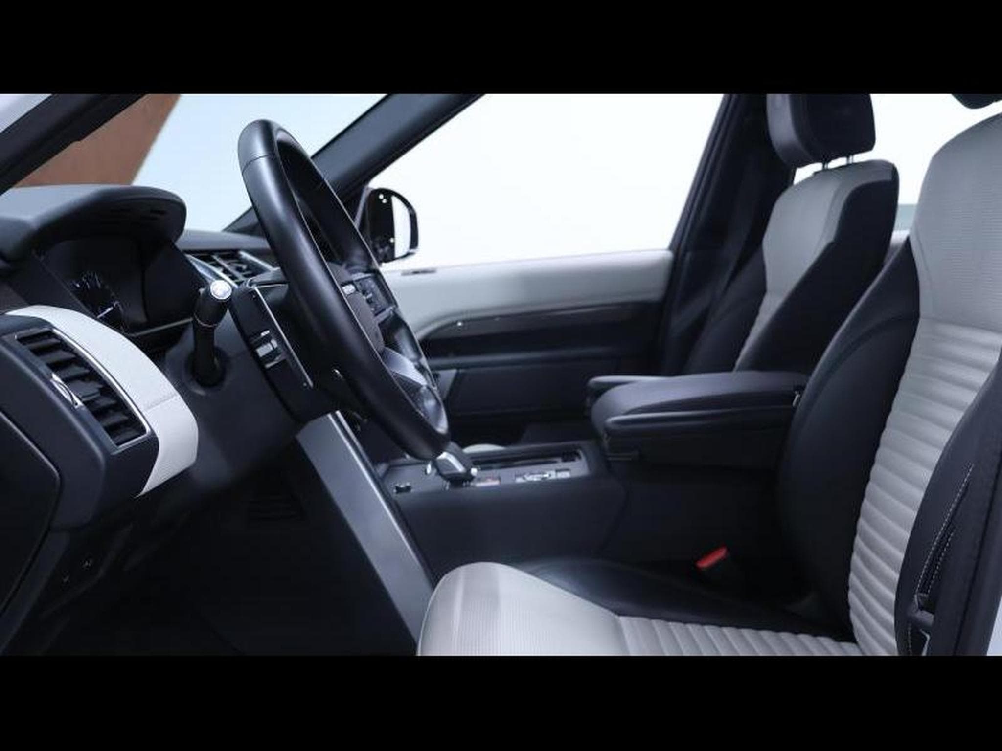Land-Rover Discovery D250 S AWD Auto 7 places (2022) - Photo 18