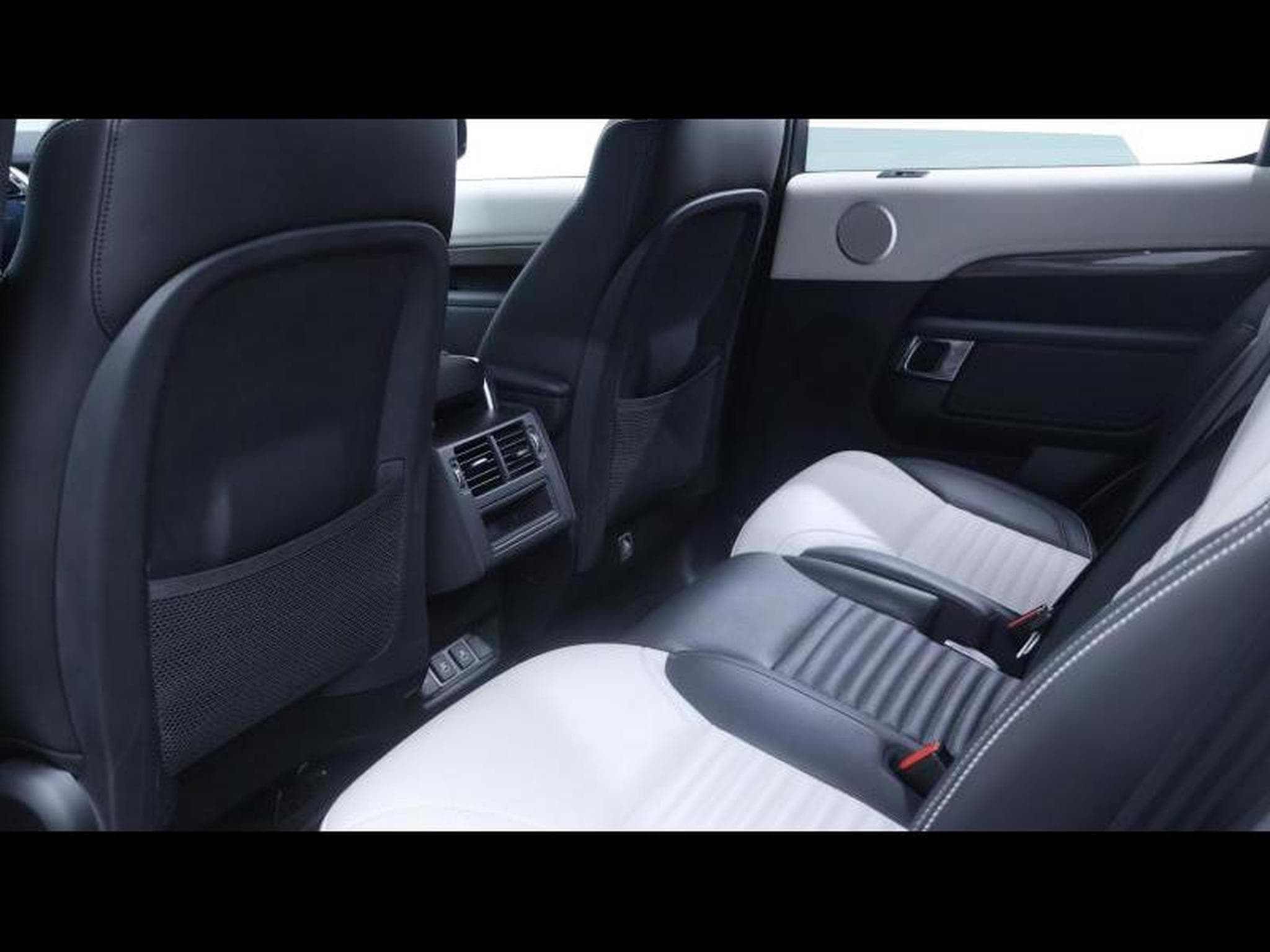 Land-Rover Discovery D250 S AWD Auto 7 places (2022) - Photo 20