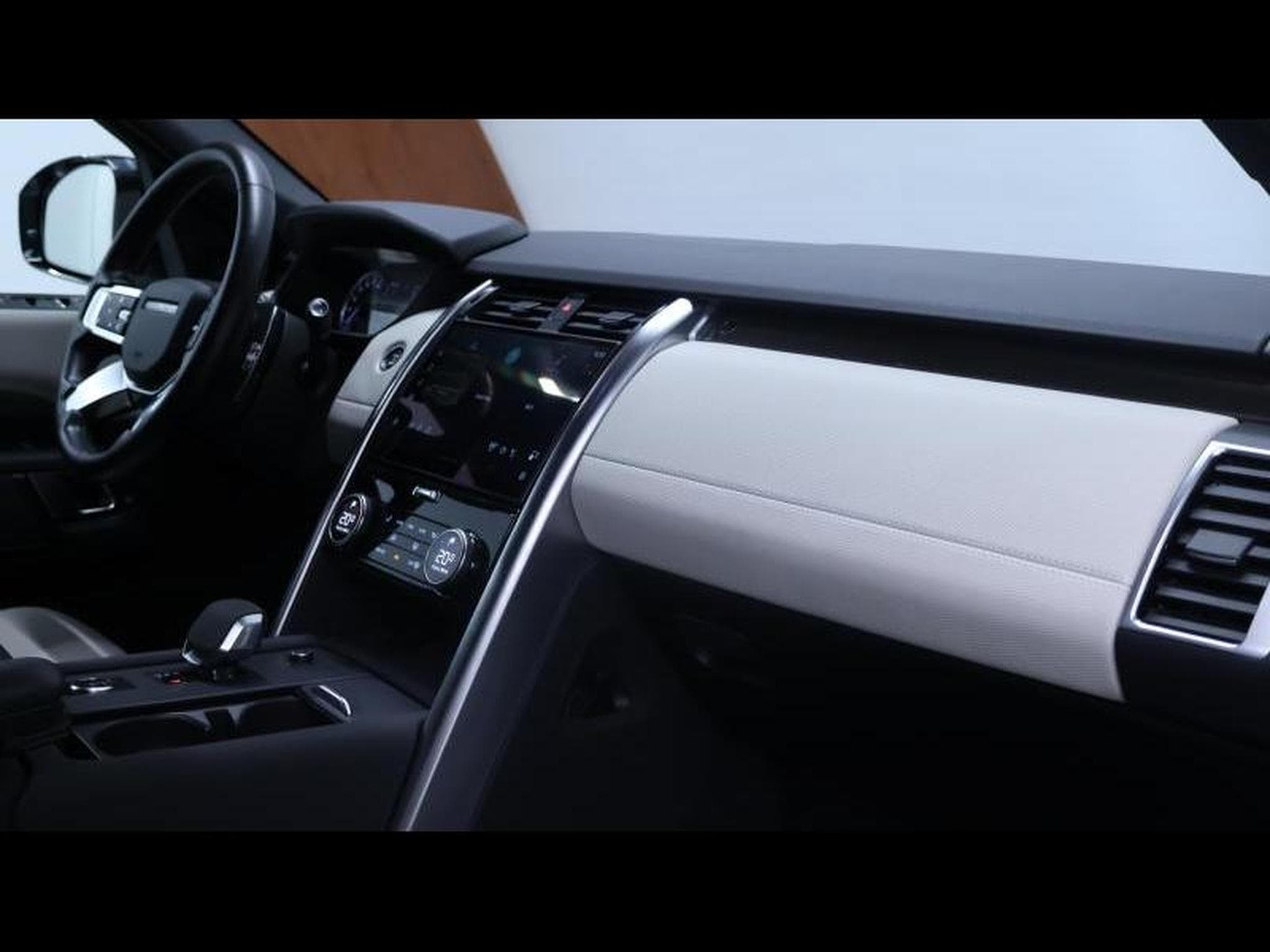 Land-Rover Discovery D250 S AWD Auto 7 places (2022) - Photo 24
