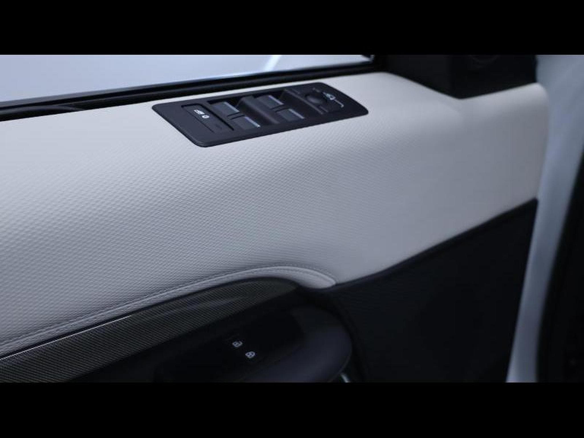 Land-Rover Discovery D250 S AWD Auto 7 places (2022) - Photo 34