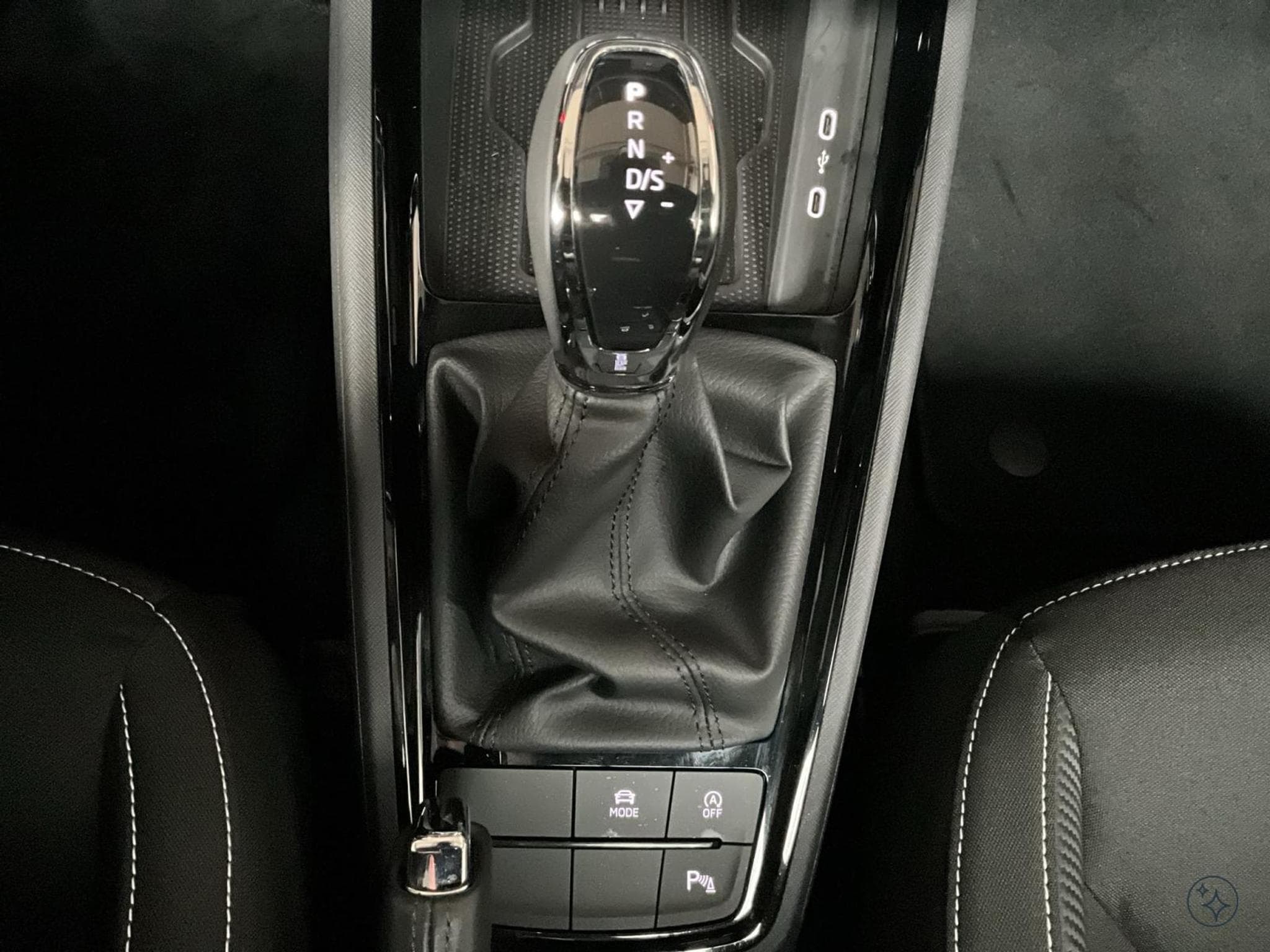 Skoda Kamiq Monte-Carlo+DSG+LED+Navi+DAB+ (2025) - Photo 14