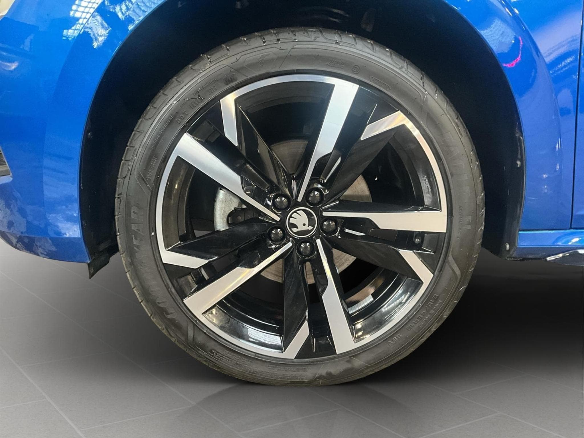 Skoda Kamiq Monte-Carlo+DSG+LM18+P.Park&Go+AHK+LED+NAVI+DAB (2025) - Photo 8