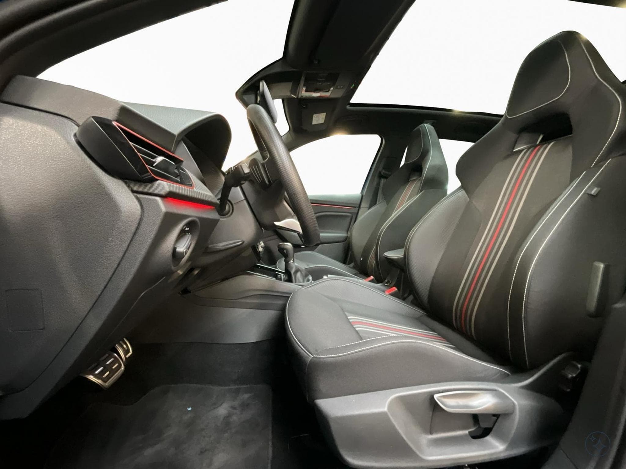 Skoda Kamiq Monte-Carlo+DSG+LM18+P.Park&Go+AHK+LED+NAVI+DAB (2025) - Photo 11
