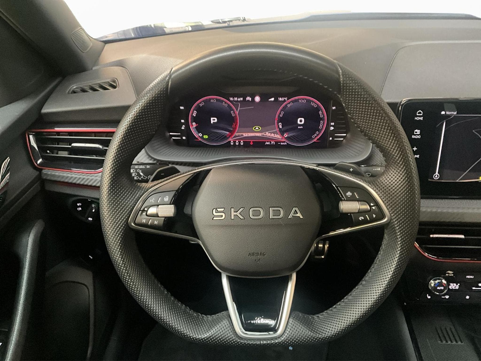 Skoda Kamiq Monte-Carlo+DSG+LM18+P.Park&Go+AHK+LED+NAVI+DAB (2025) - Photo 12